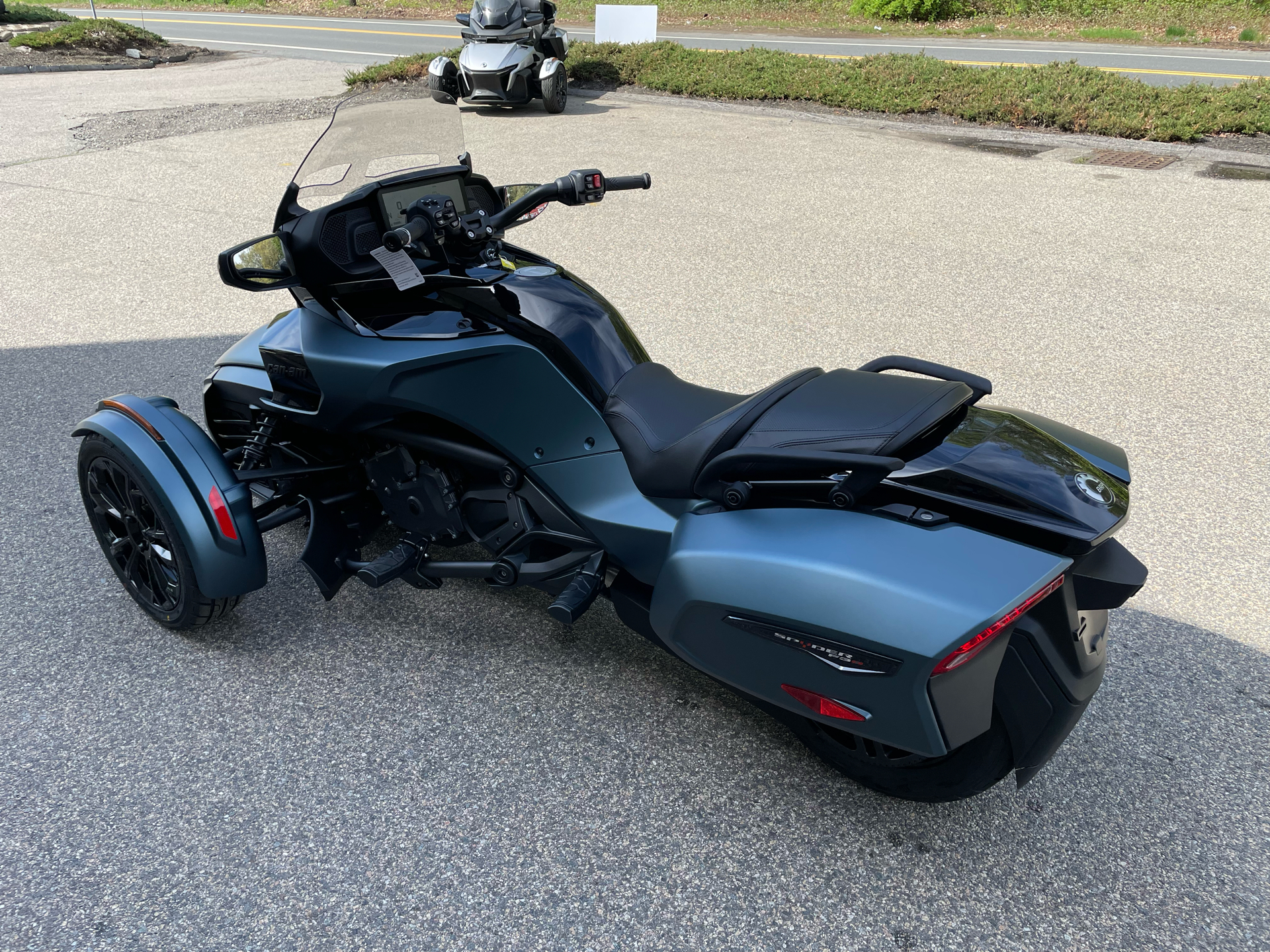 2025 Can-Am Spyder F3-T in Tyngsboro, Massachusetts - Photo 8