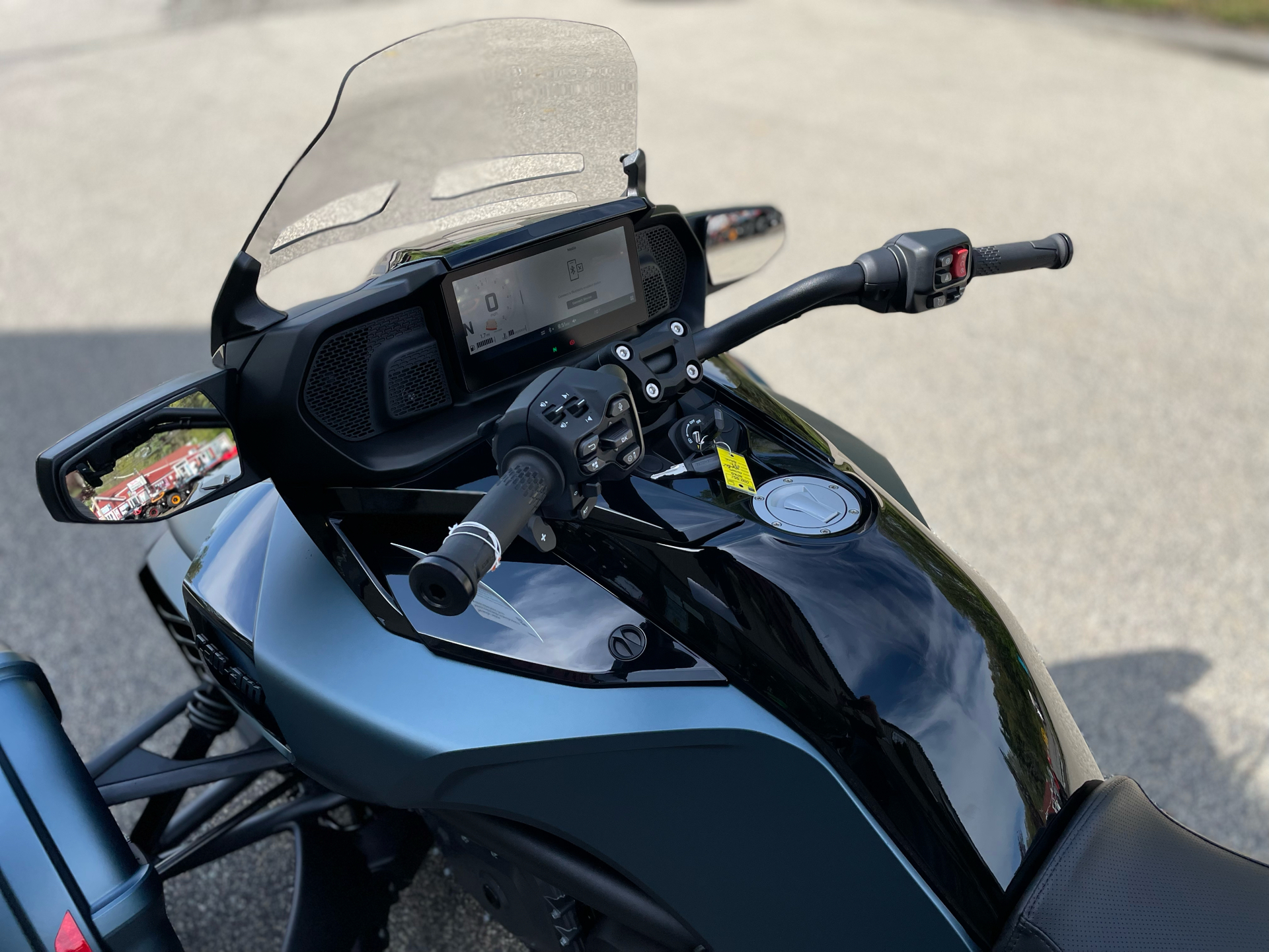 2025 Can-Am Spyder F3-T in Tyngsboro, Massachusetts - Photo 10