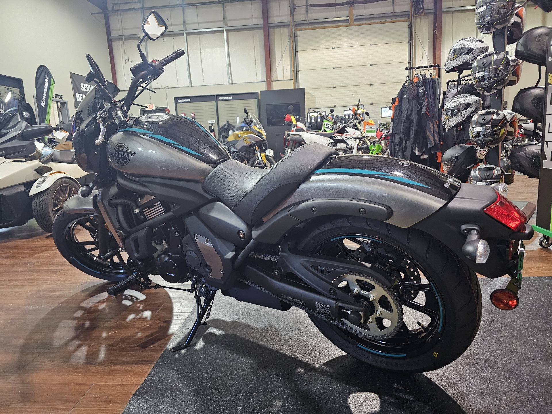 2025 Kawasaki Vulcan S Cafe ABS in Tyngsboro, Massachusetts - Photo 6