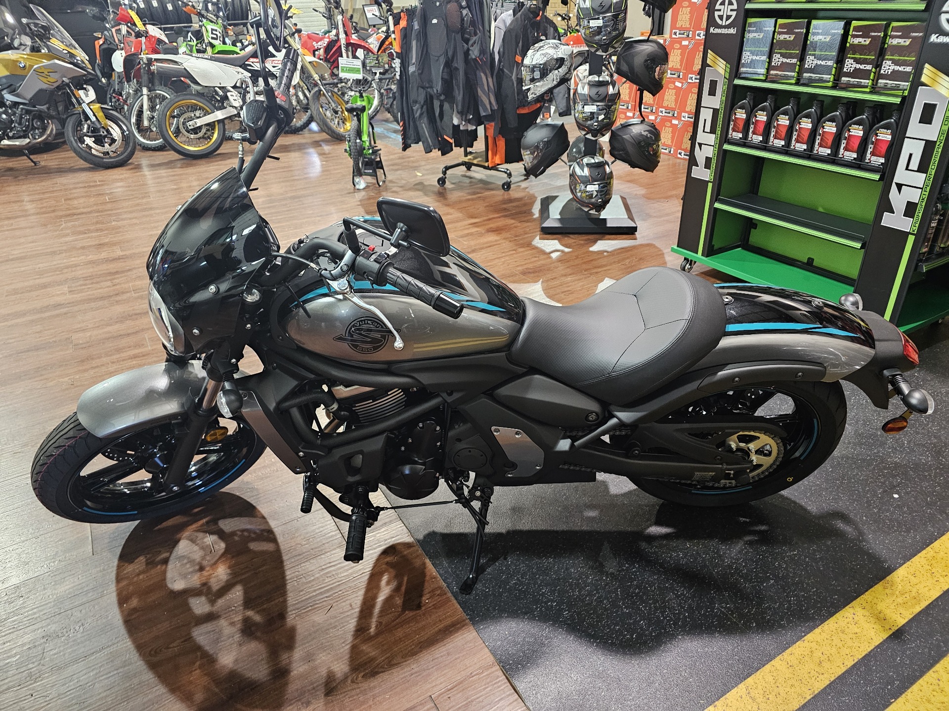 2025 Kawasaki Vulcan S Cafe ABS in Tyngsboro, Massachusetts - Photo 10