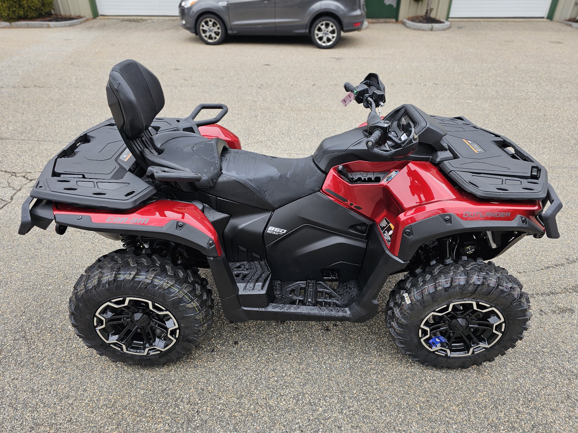 2025 Can-Am Outlander MAX XT 850 in Tyngsboro, Massachusetts - Photo 2