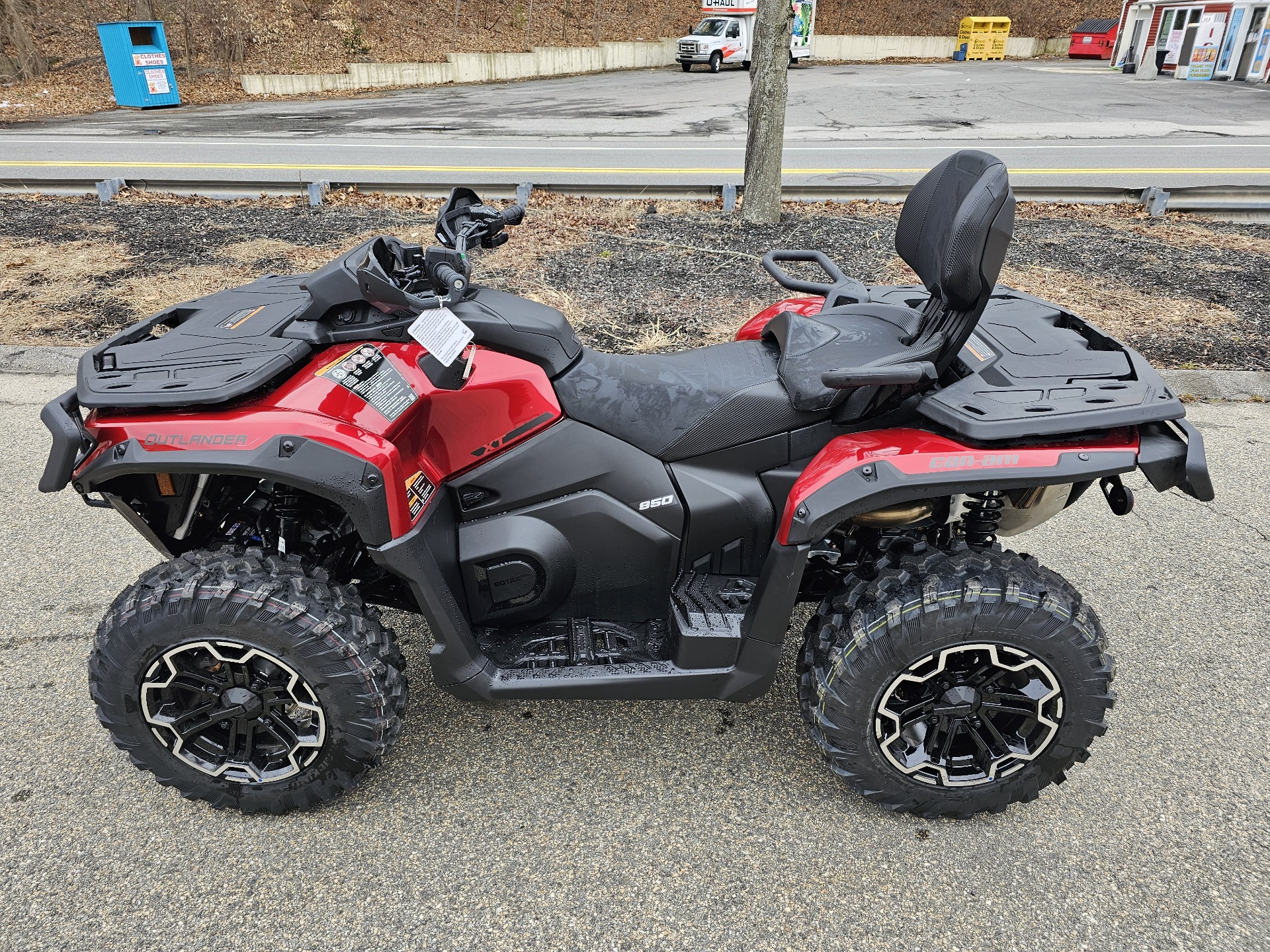 2025 Can-Am Outlander MAX XT 850 in Tyngsboro, Massachusetts - Photo 12