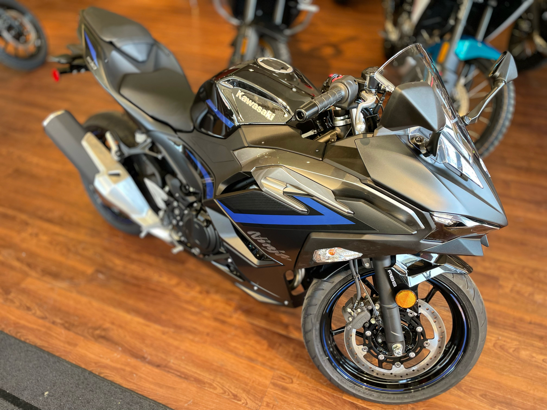 2025 Kawasaki Ninja 500 ABS in Tyngsboro, Massachusetts - Photo 4