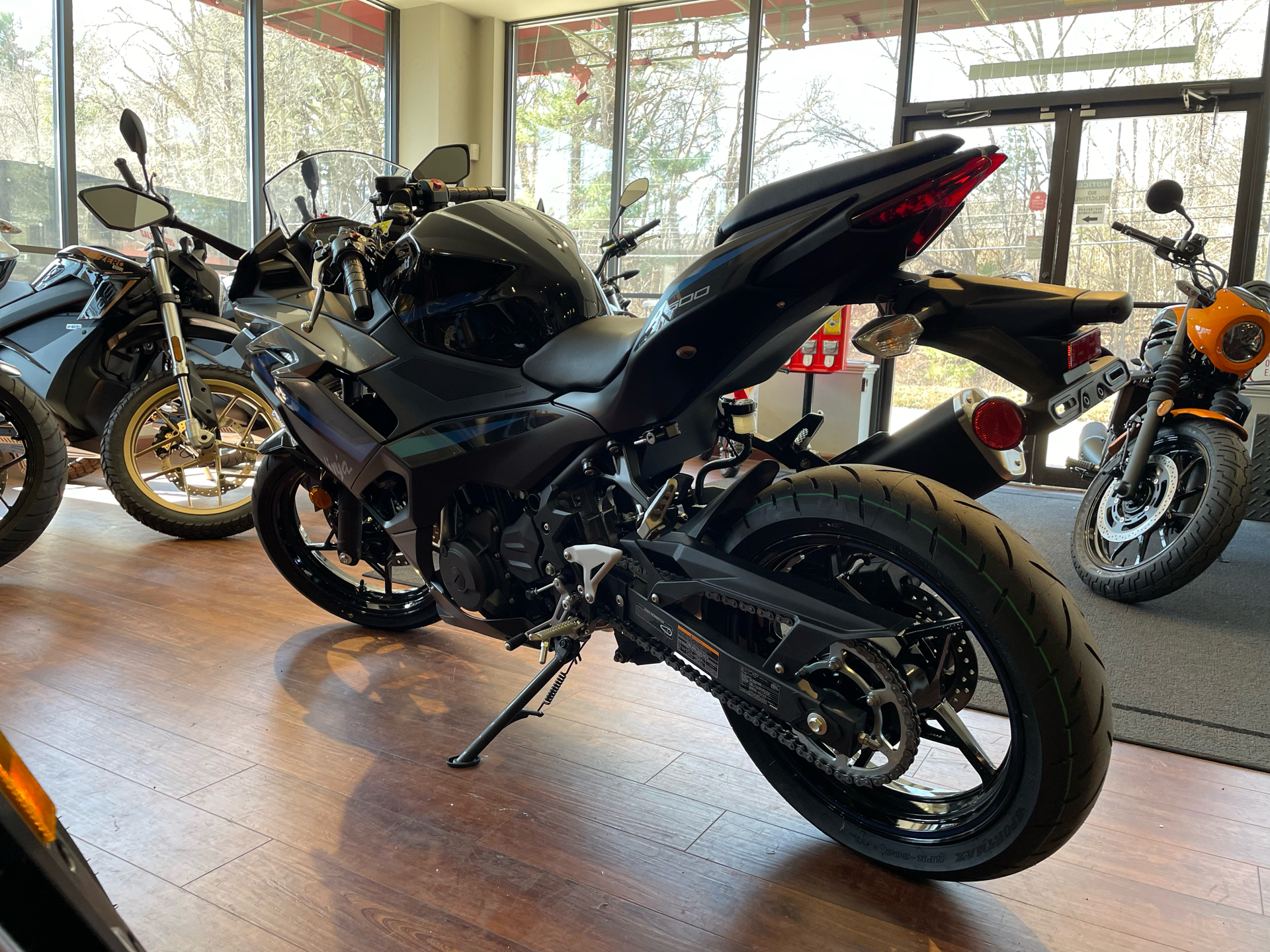 2025 Kawasaki Ninja 500 ABS in Tyngsboro, Massachusetts - Photo 10