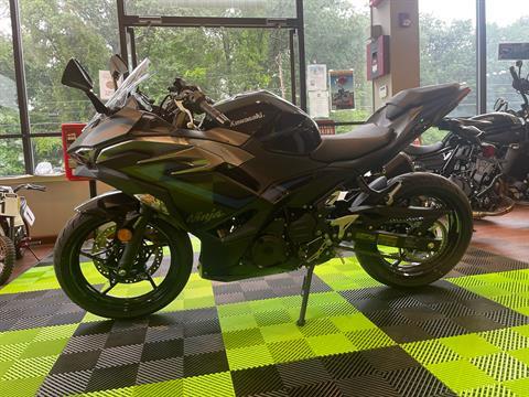2025 Kawasaki Ninja 500 ABS in Tyngsboro, Massachusetts - Photo 2