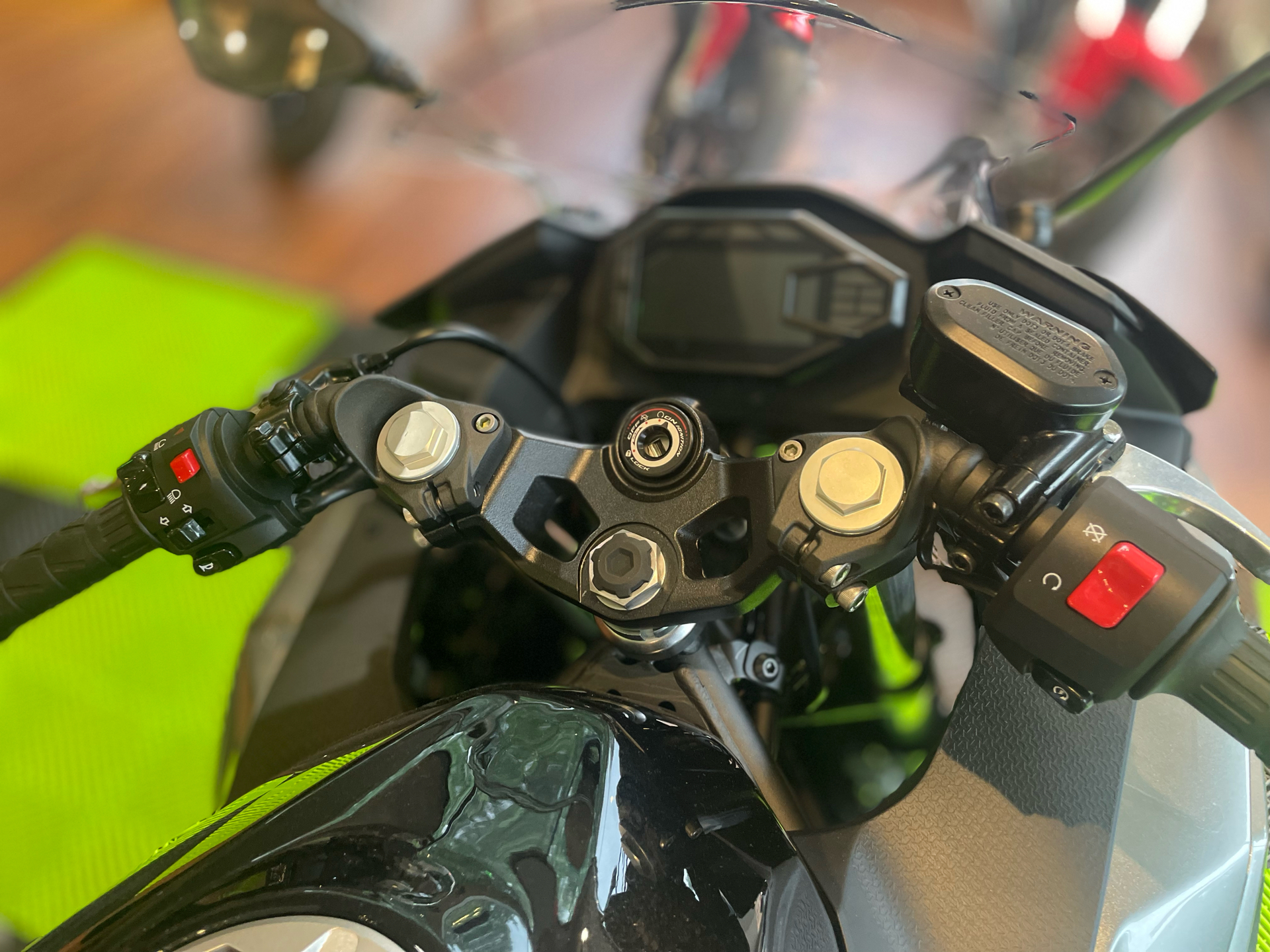 2025 Kawasaki Ninja 500 ABS in Tyngsboro, Massachusetts - Photo 8