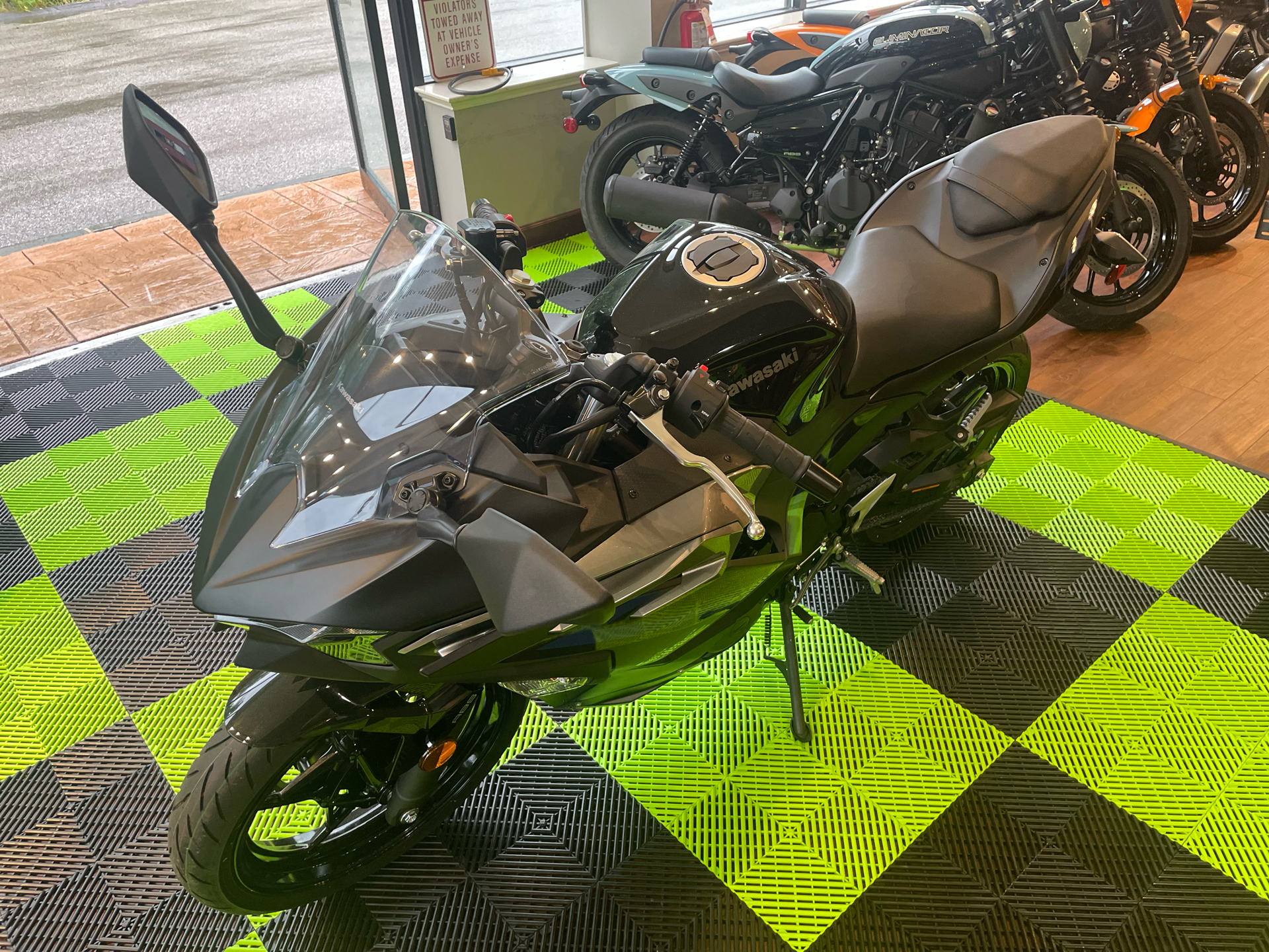 2025 Kawasaki Ninja 500 ABS in Tyngsboro, Massachusetts - Photo 11