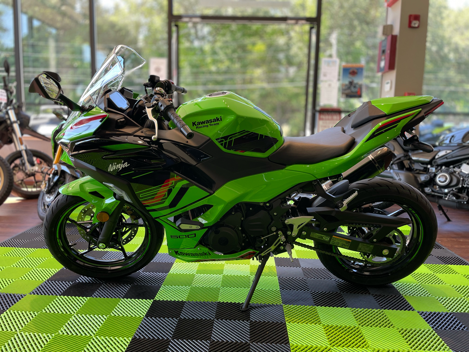 2024 Kawasaki Ninja 500 KRT Edition SE ABS in Tyngsboro, Massachusetts - Photo 2