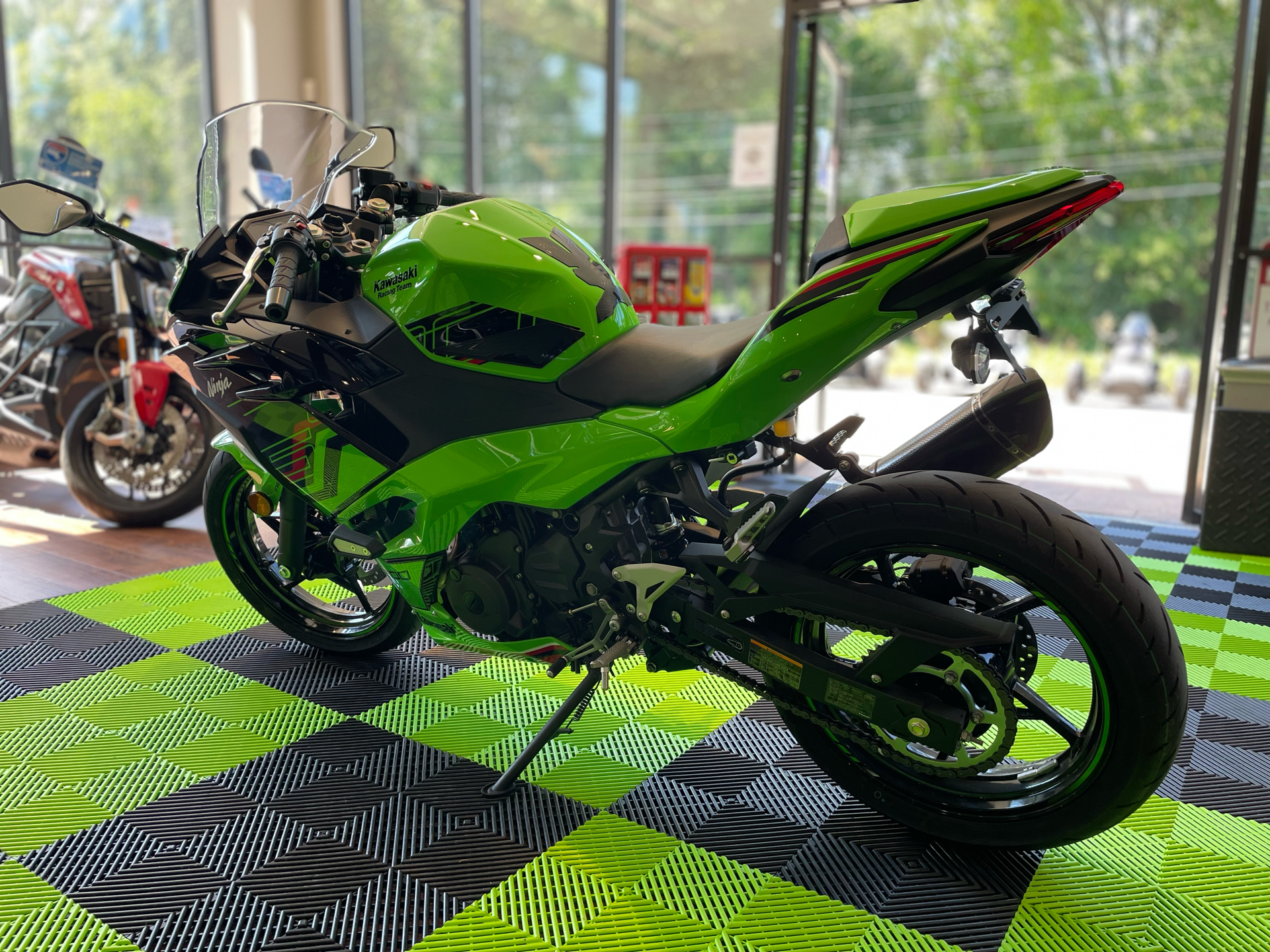 2024 Kawasaki Ninja 500 KRT Edition SE ABS in Tyngsboro, Massachusetts - Photo 3