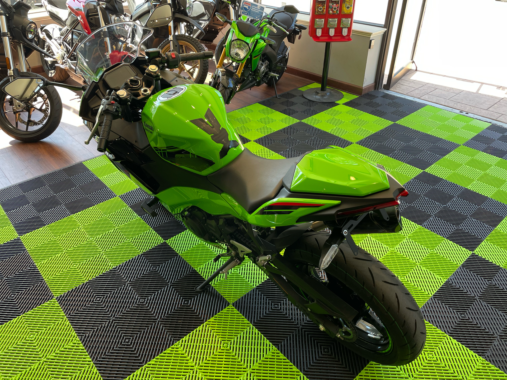 2024 Kawasaki Ninja 500 KRT Edition SE ABS in Tyngsboro, Massachusetts - Photo 10