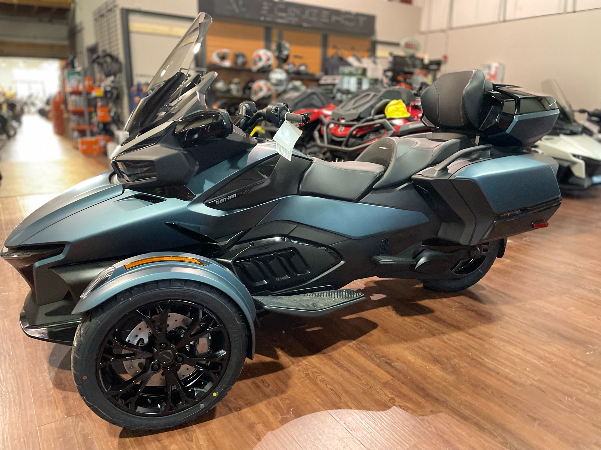 2025 Can-Am Spyder RT Limited in Tyngsboro, Massachusetts - Photo 12