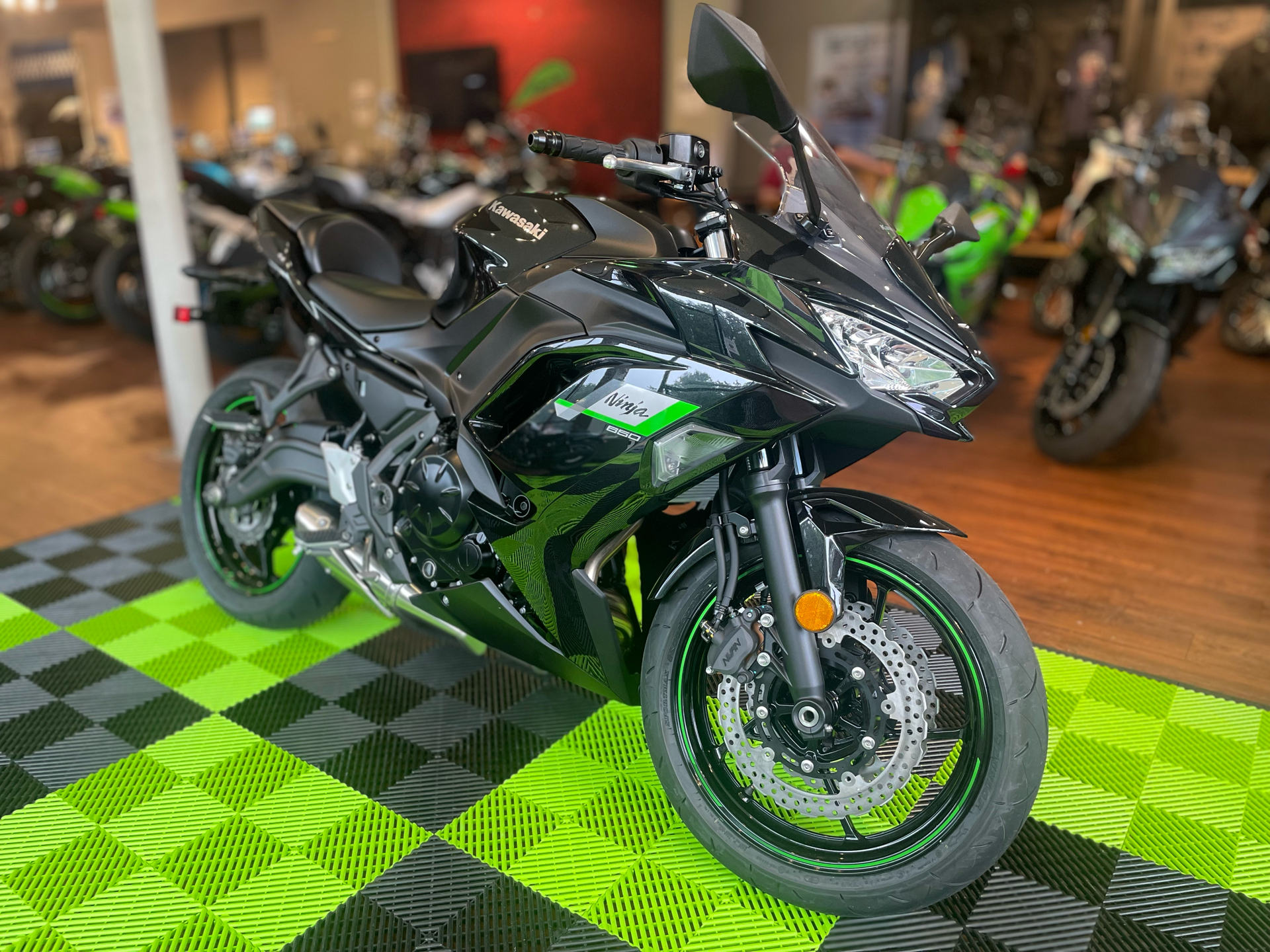 2025 Kawasaki Ninja 650 in Tyngsboro, Massachusetts - Photo 3