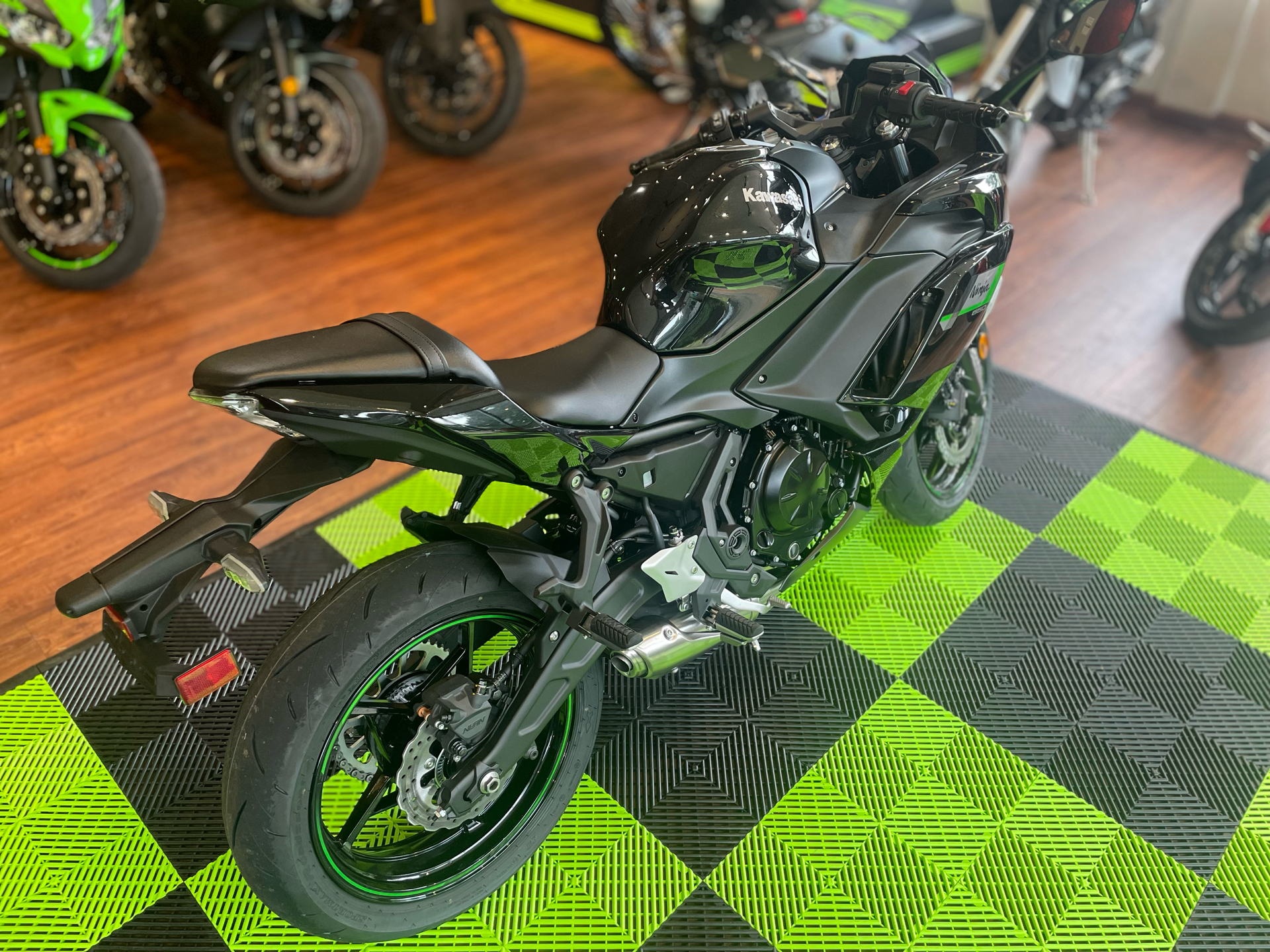 2025 Kawasaki Ninja 650 in Tyngsboro, Massachusetts - Photo 5