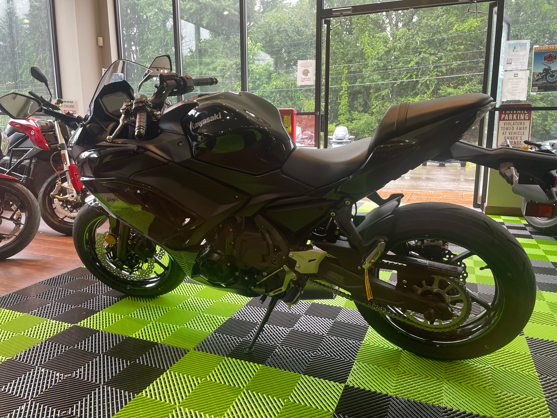 2025 Kawasaki Ninja 650 in Tyngsboro, Massachusetts - Photo 6