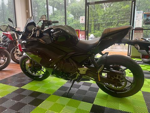 2025 Kawasaki Ninja 650 in Tyngsboro, Massachusetts - Photo 6