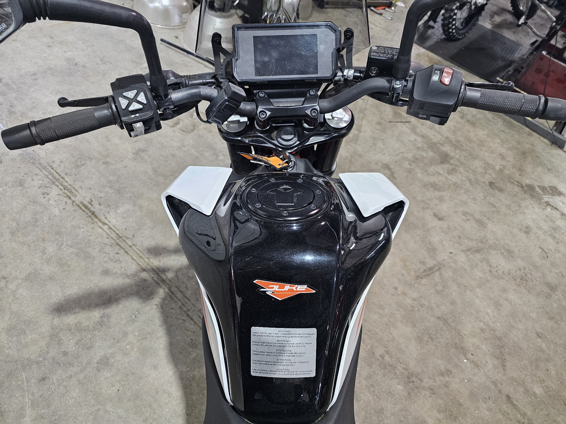 2020 KTM 390 Duke in Tyngsboro, Massachusetts - Photo 10