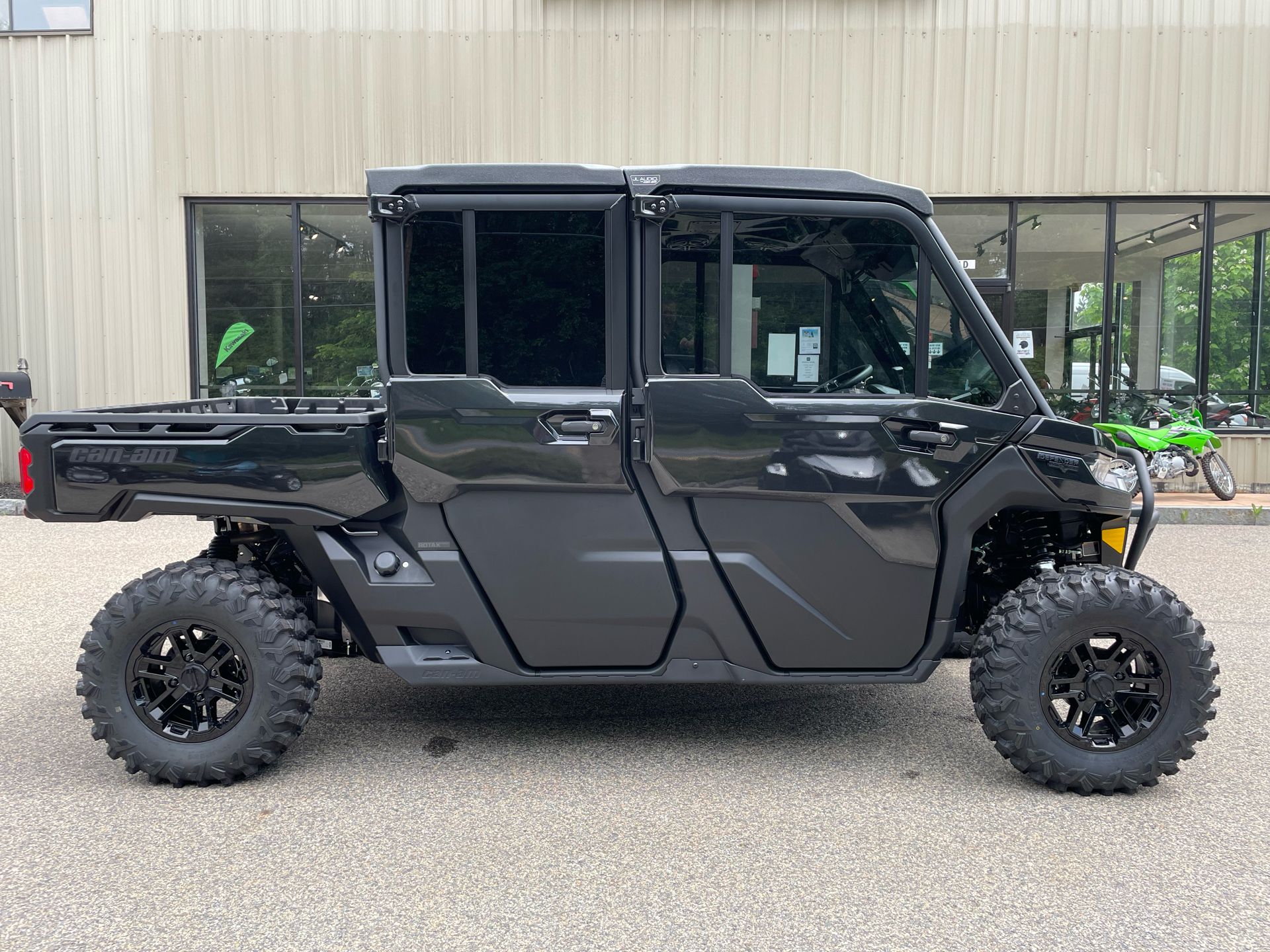 2025 Can-Am Defender MAX Lone Star CAB in Tyngsboro, Massachusetts - Photo 2
