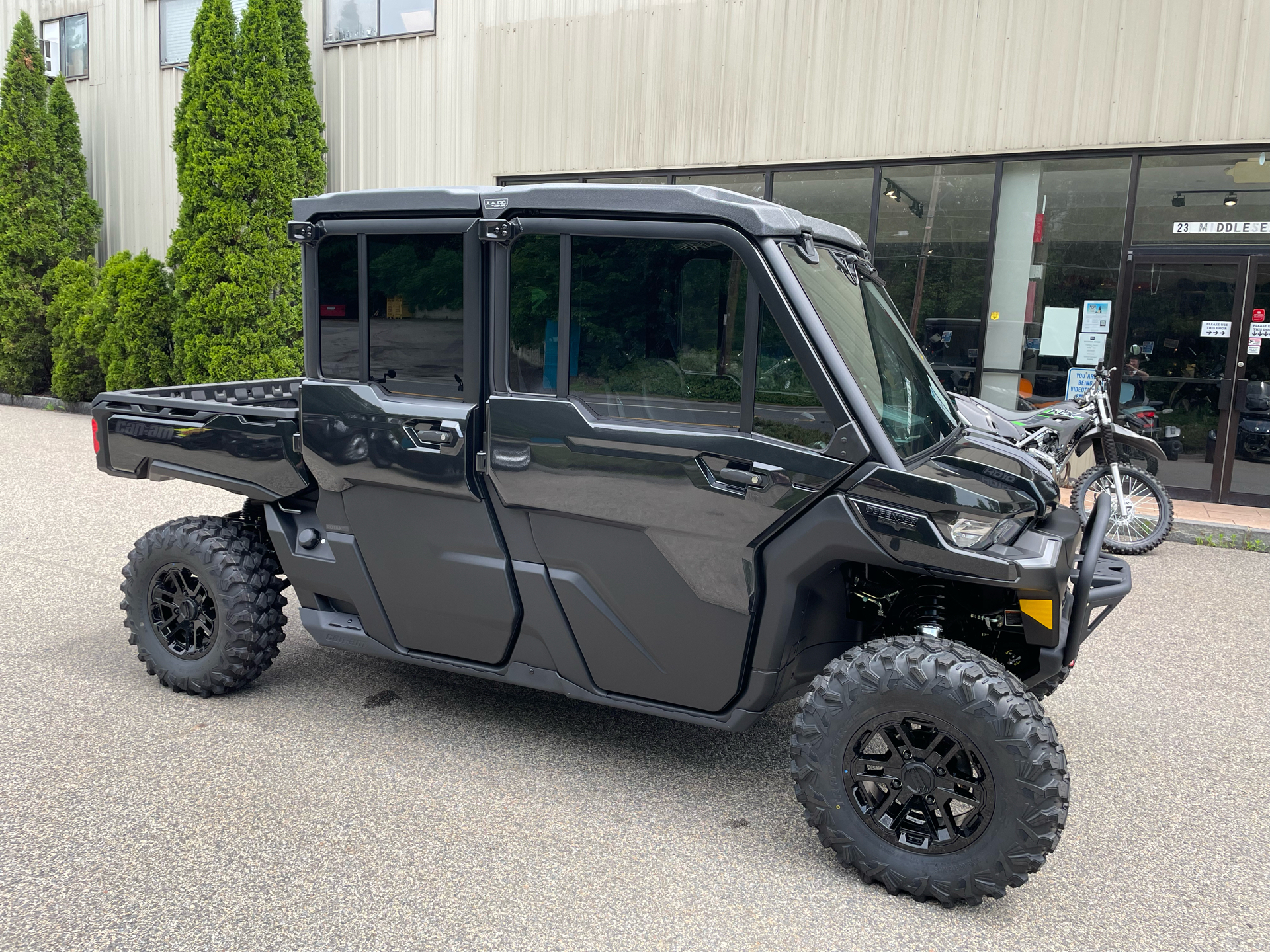 2025 Can-Am Defender MAX Lone Star CAB in Tyngsboro, Massachusetts - Photo 4