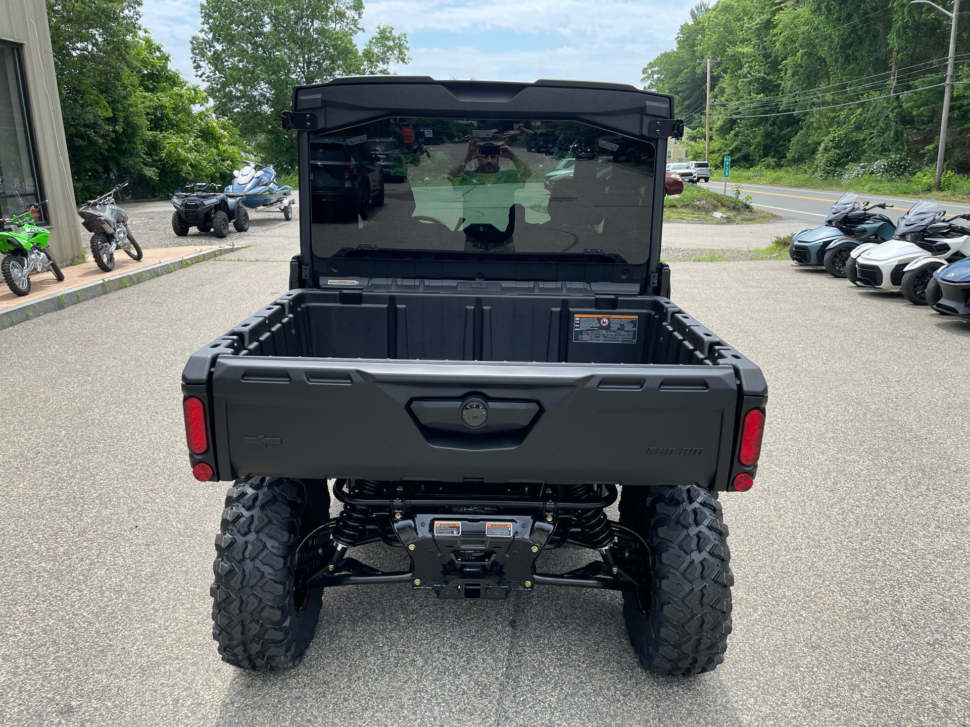 2025 Can-Am Defender MAX Lone Star CAB in Tyngsboro, Massachusetts - Photo 8