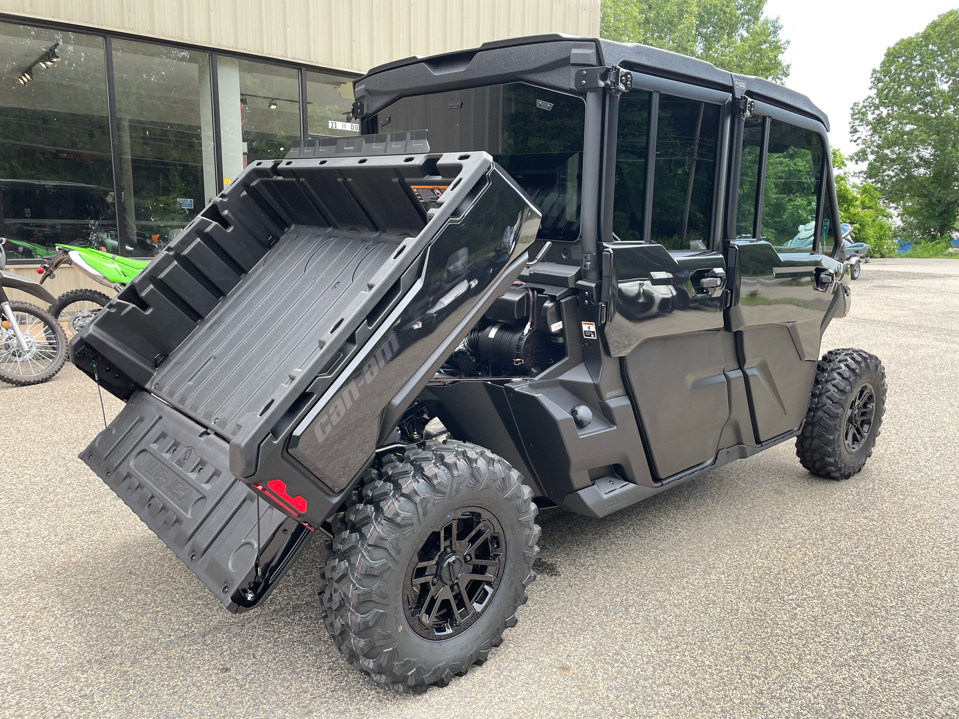 2025 Can-Am Defender MAX Lone Star CAB in Tyngsboro, Massachusetts - Photo 11
