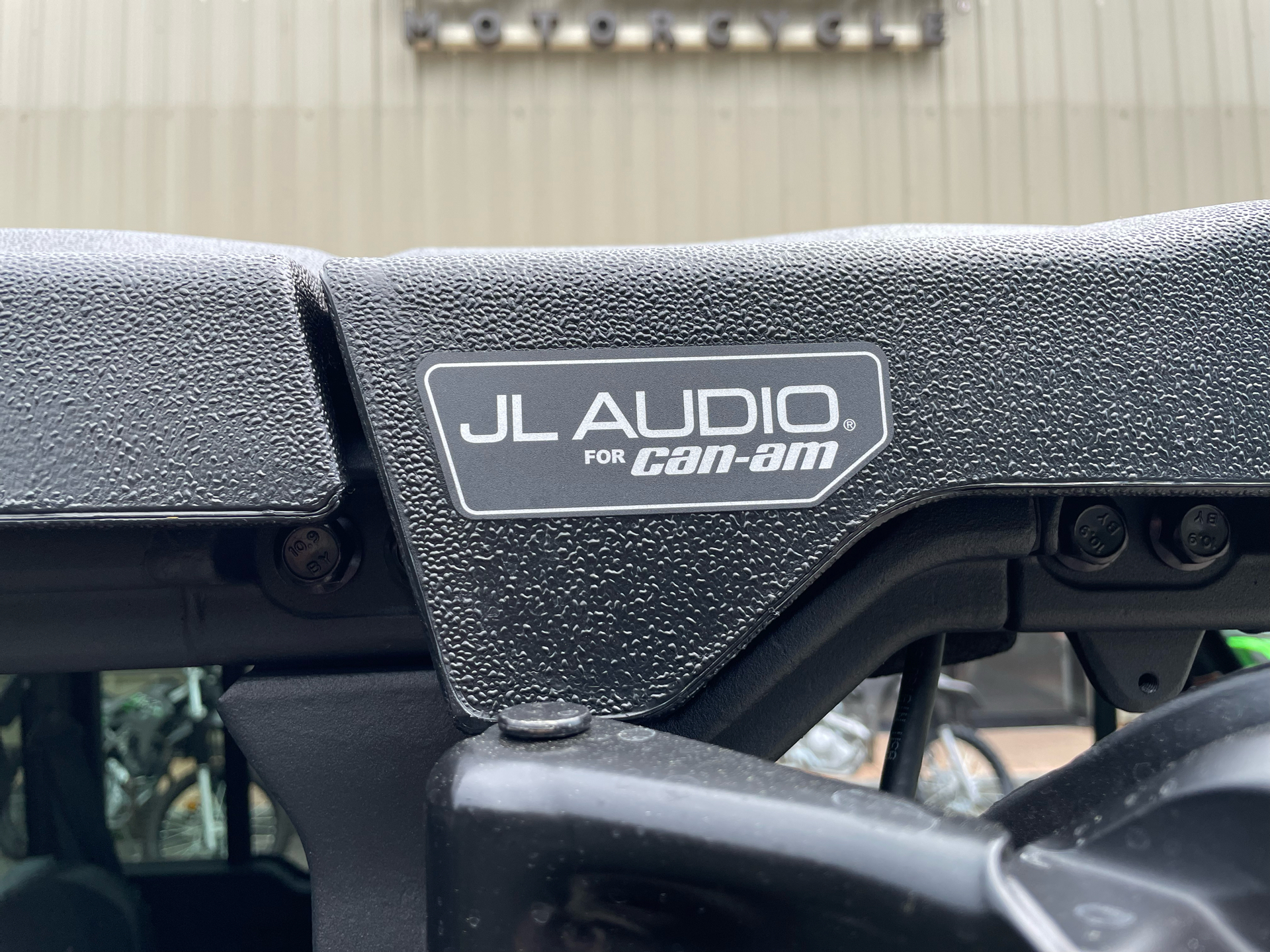 2025 Can-Am Defender MAX Lone Star CAB in Tyngsboro, Massachusetts - Photo 15