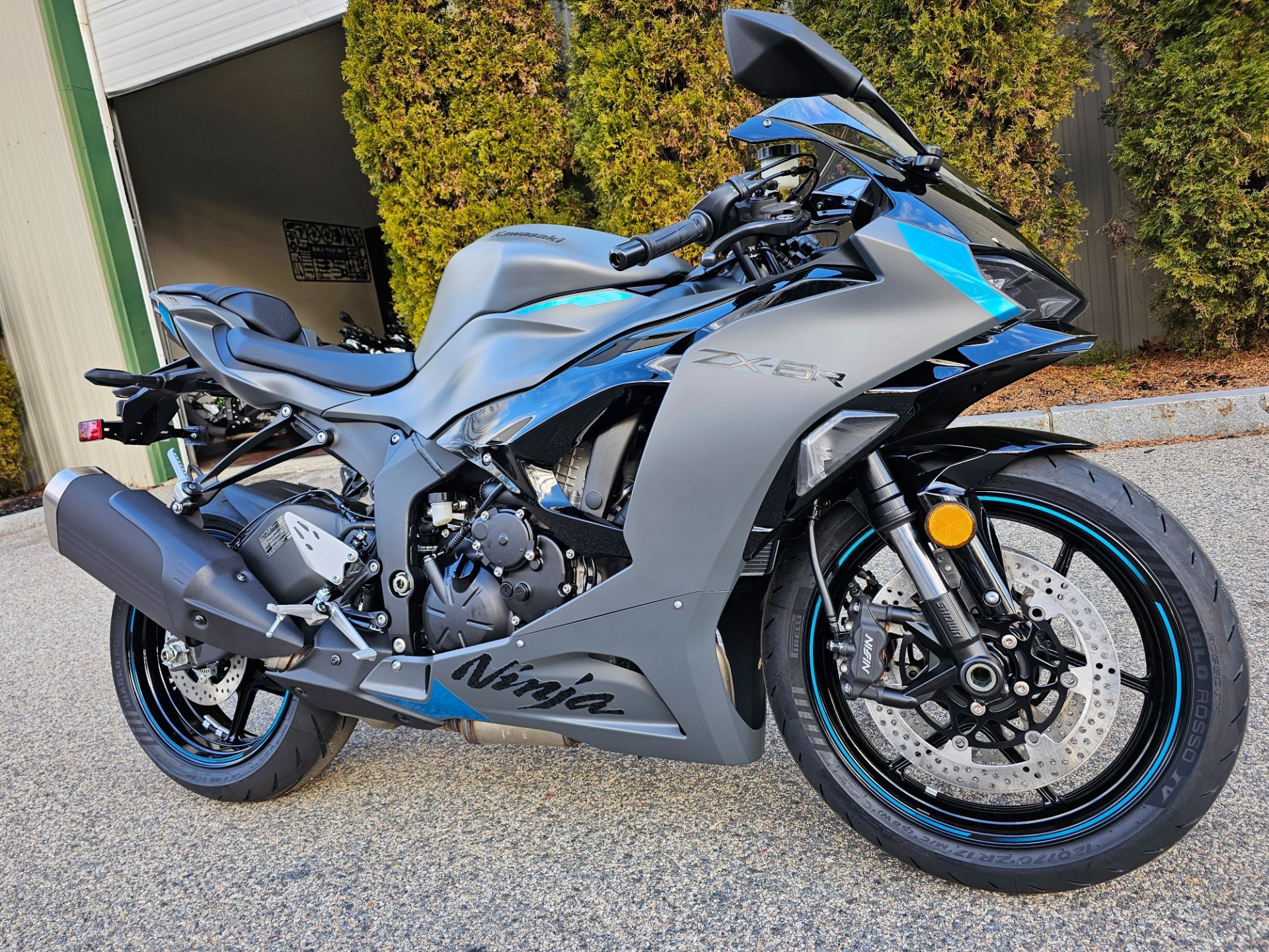 2025 Kawasaki Ninja ZX-6R ABS in Tyngsboro, Massachusetts - Photo 5