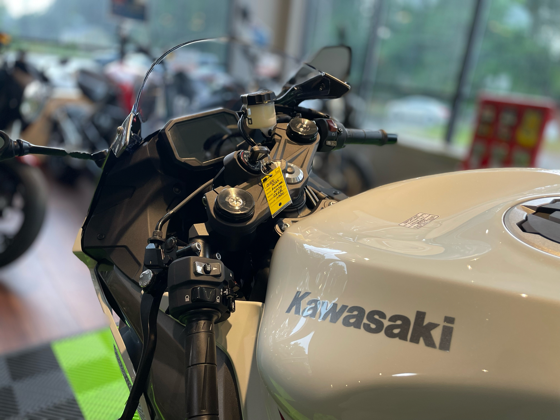 2025 Kawasaki Ninja ZX-6R in Tyngsboro, Massachusetts - Photo 4