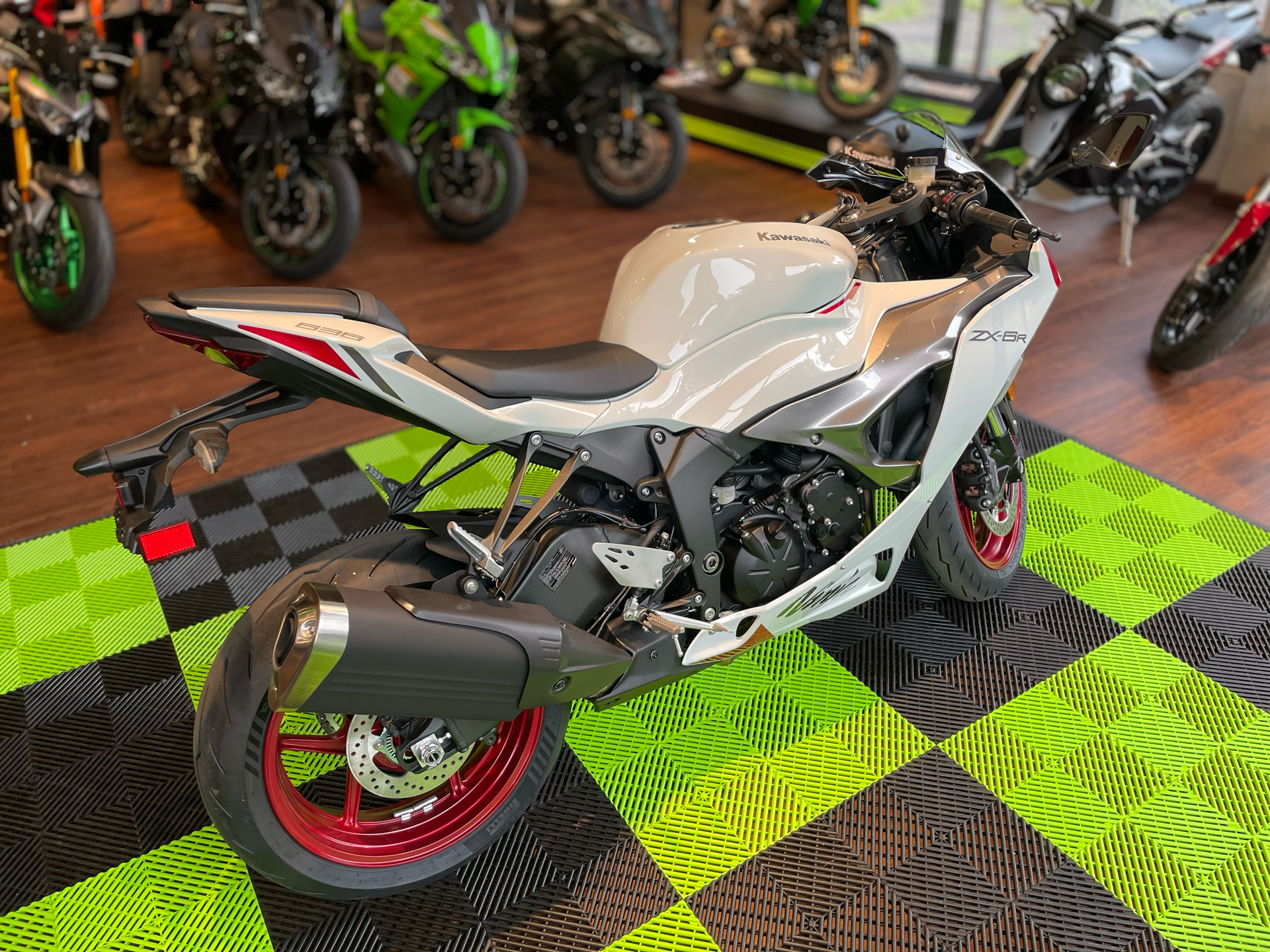 2025 Kawasaki Ninja ZX-6R in Tyngsboro, Massachusetts - Photo 12