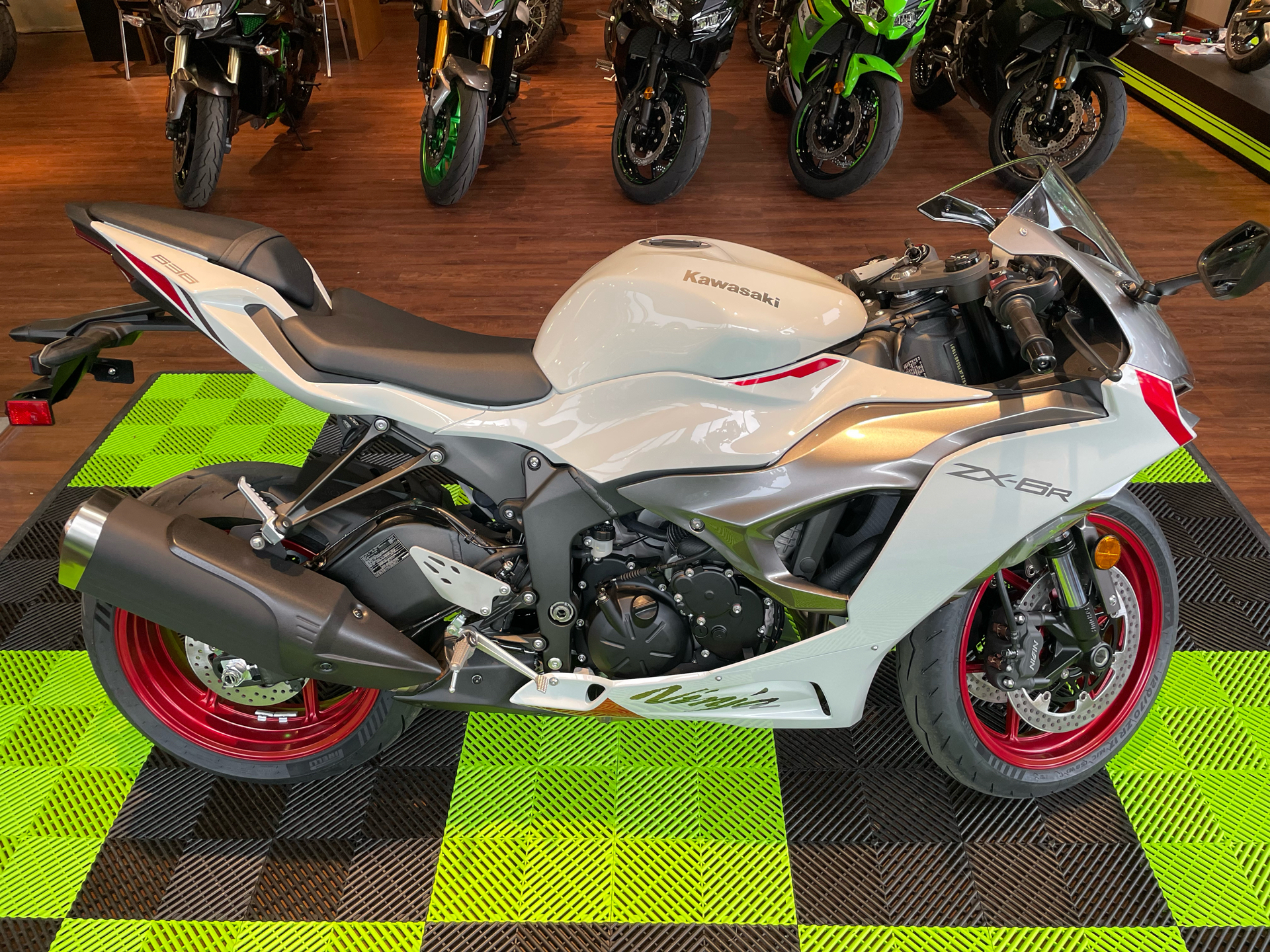 2025 Kawasaki Ninja ZX-6R in Tyngsboro, Massachusetts - Photo 13