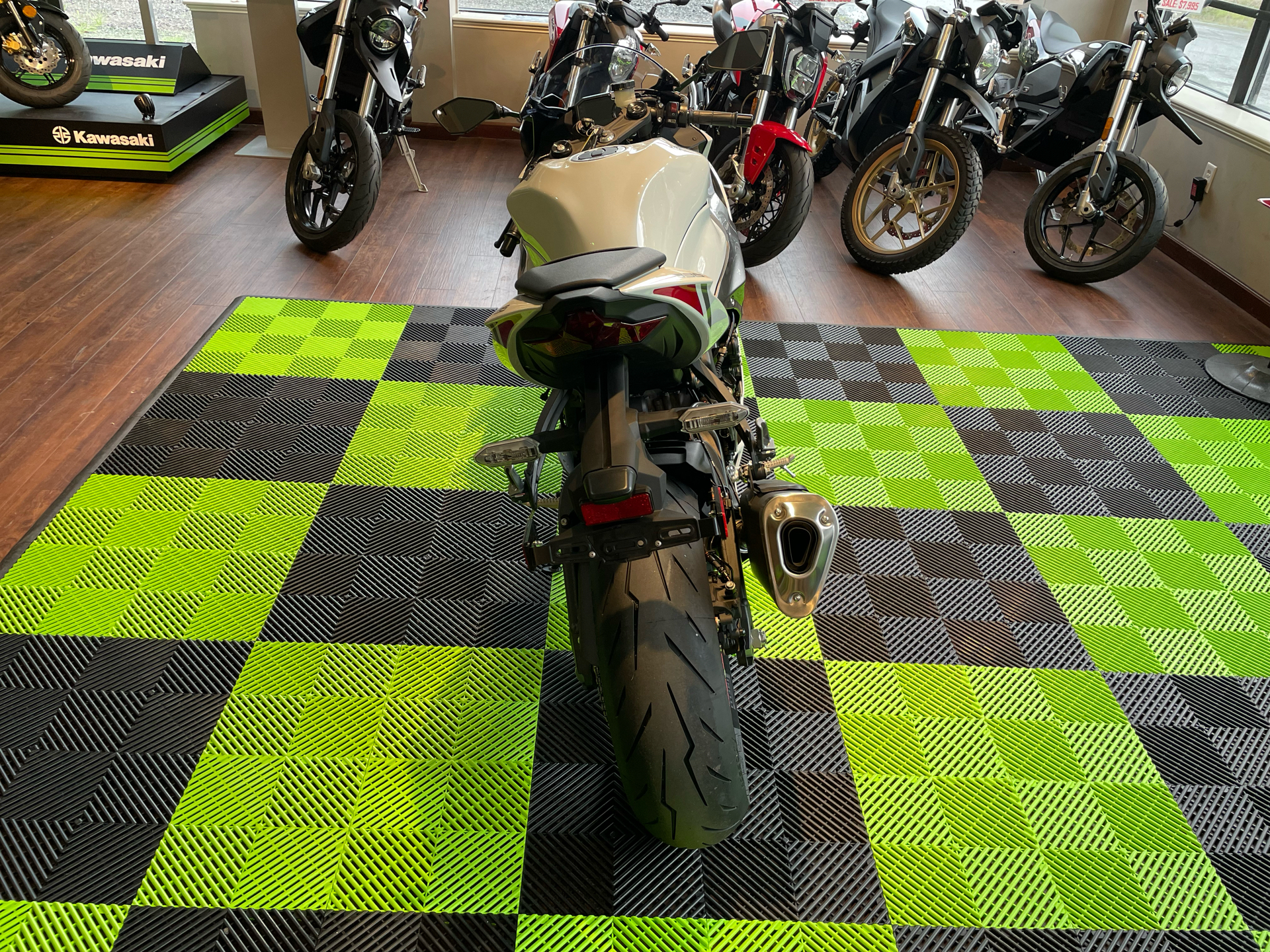 2025 Kawasaki Ninja ZX-6R in Tyngsboro, Massachusetts - Photo 14