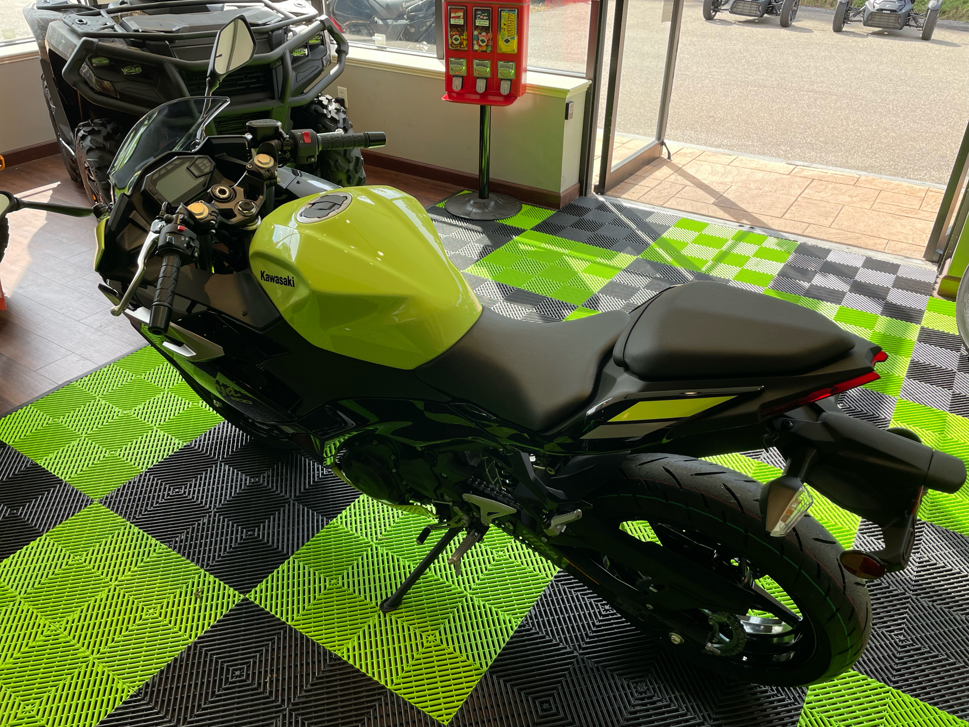 2026 Kawasaki Ninja 500 ABS in Tyngsboro, Massachusetts - Photo 17
