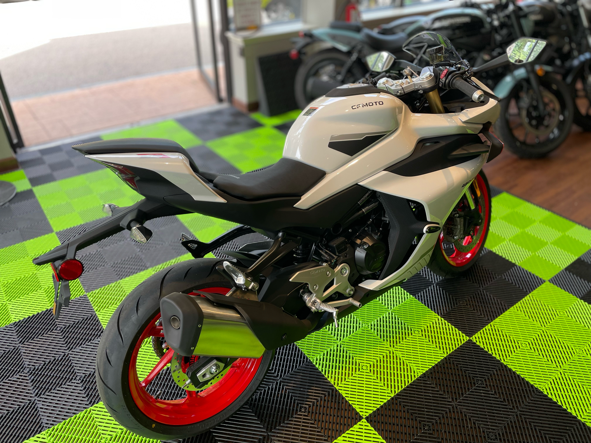 2025 CFMOTO 450SS in Tyngsboro, Massachusetts - Photo 18