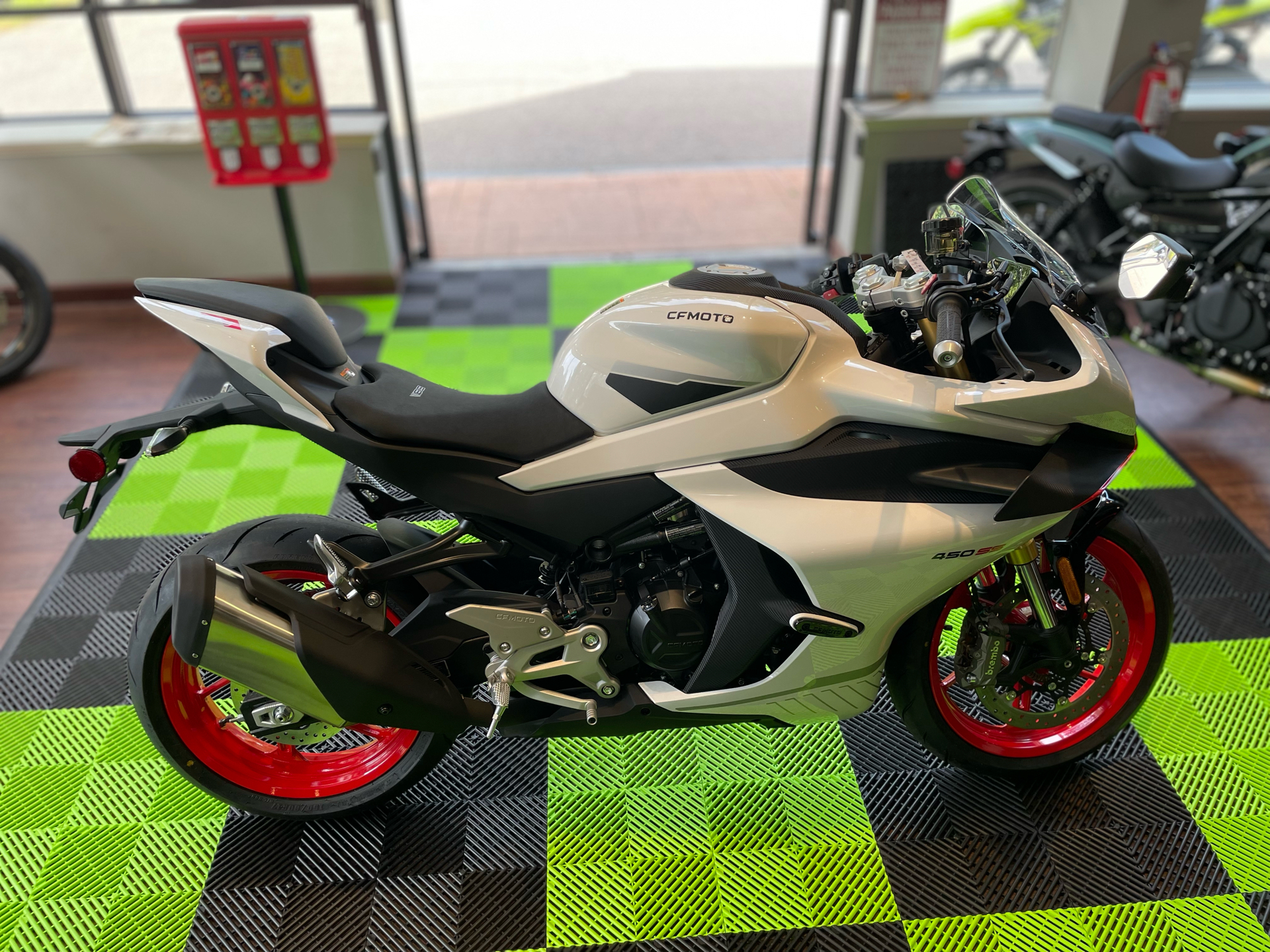 2025 CFMOTO 450SS in Tyngsboro, Massachusetts - Photo 20
