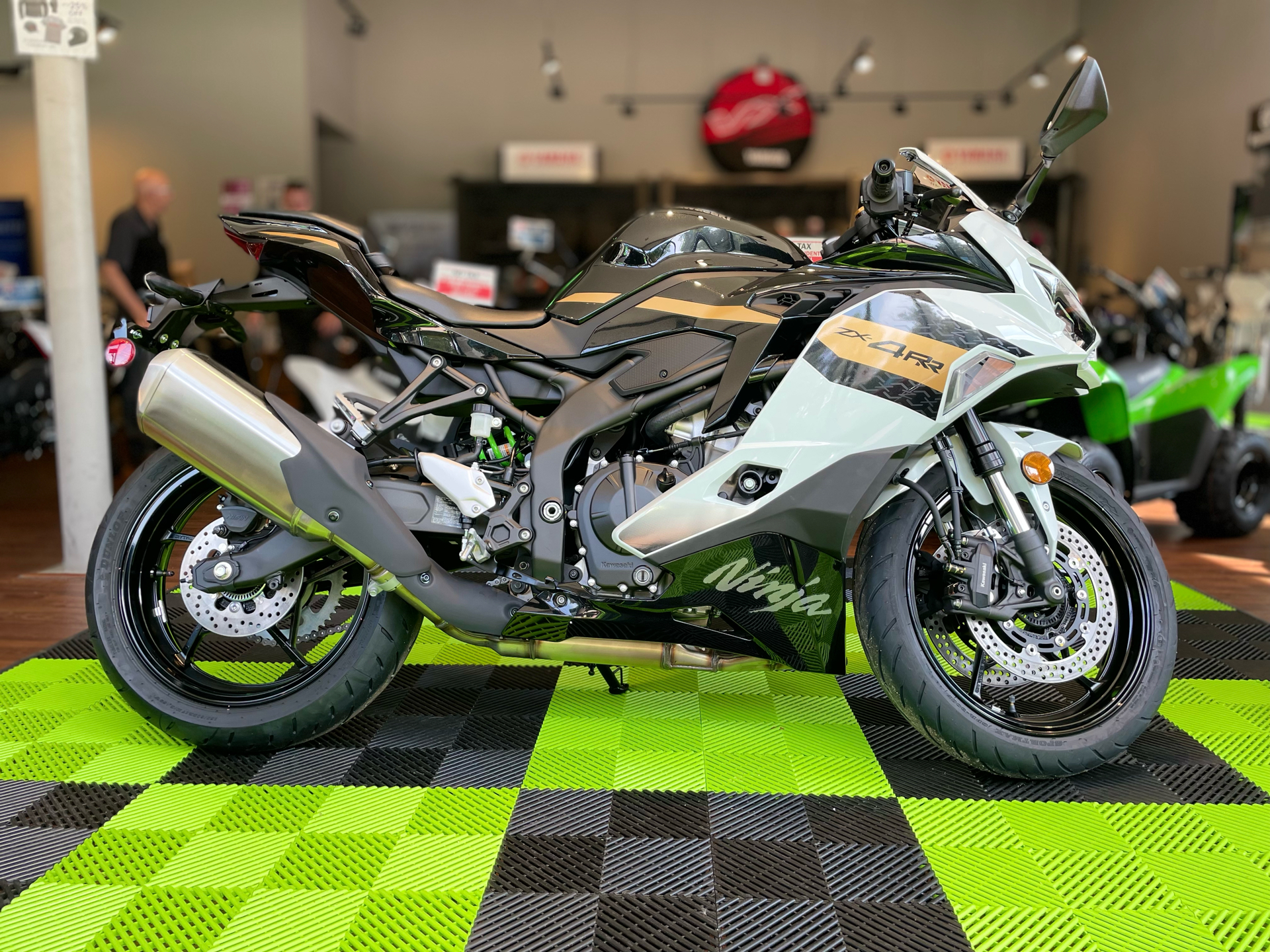2026 Kawasaki Ninja ZX-4RR ABS in Tyngsboro, Massachusetts - Photo 1
