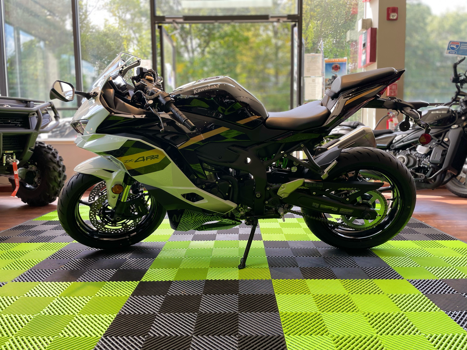 2026 Kawasaki Ninja ZX-4RR ABS in Tyngsboro, Massachusetts - Photo 2