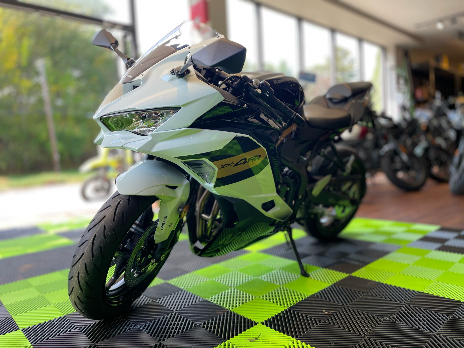 2026 Kawasaki Ninja ZX-4RR ABS in Tyngsboro, Massachusetts - Photo 9