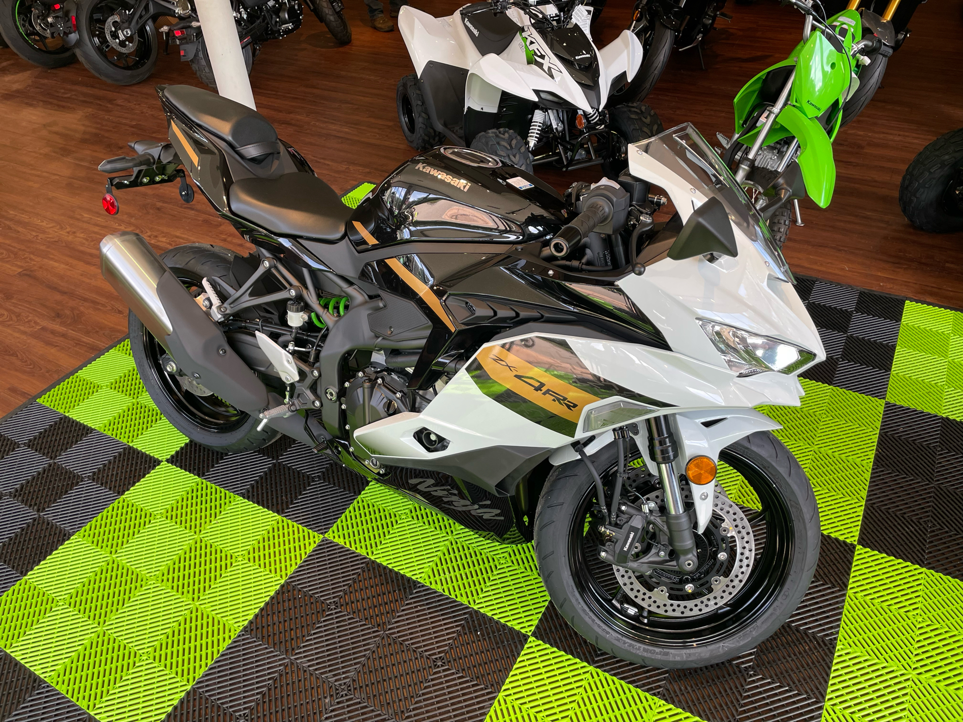 2026 Kawasaki Ninja ZX-4RR ABS in Tyngsboro, Massachusetts - Photo 12