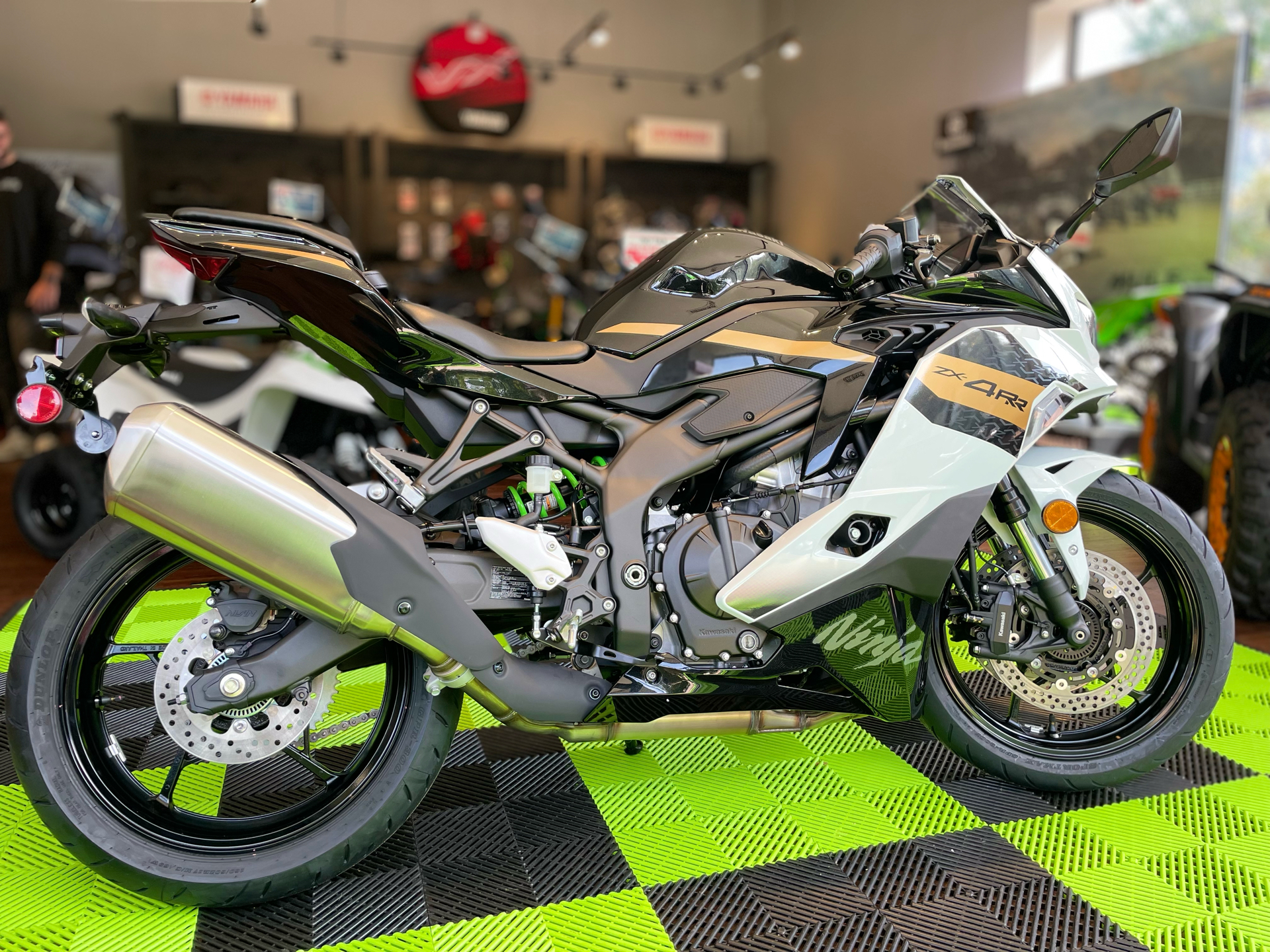 2026 Kawasaki Ninja ZX-4RR ABS in Tyngsboro, Massachusetts - Photo 14