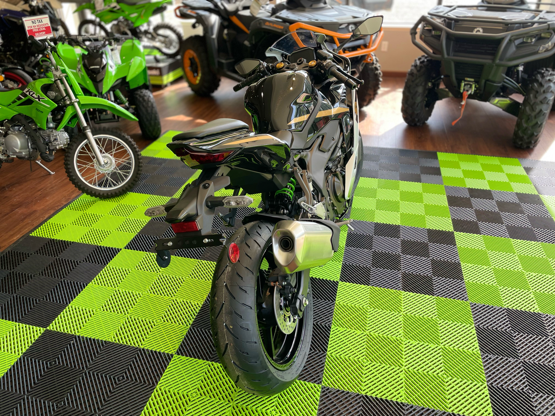 2026 Kawasaki Ninja ZX-4RR ABS in Tyngsboro, Massachusetts - Photo 15