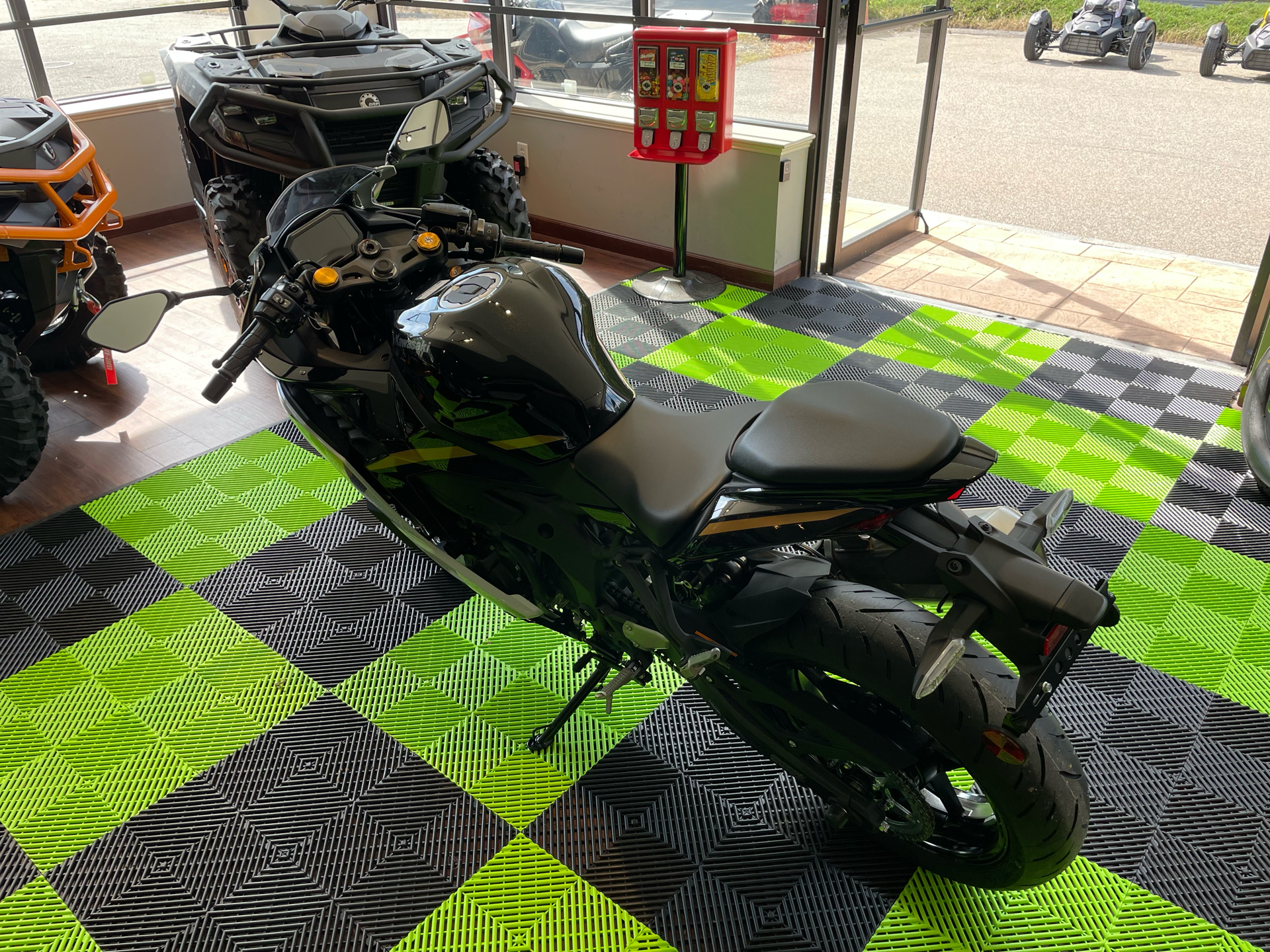 2026 Kawasaki Ninja ZX-4RR ABS in Tyngsboro, Massachusetts - Photo 17