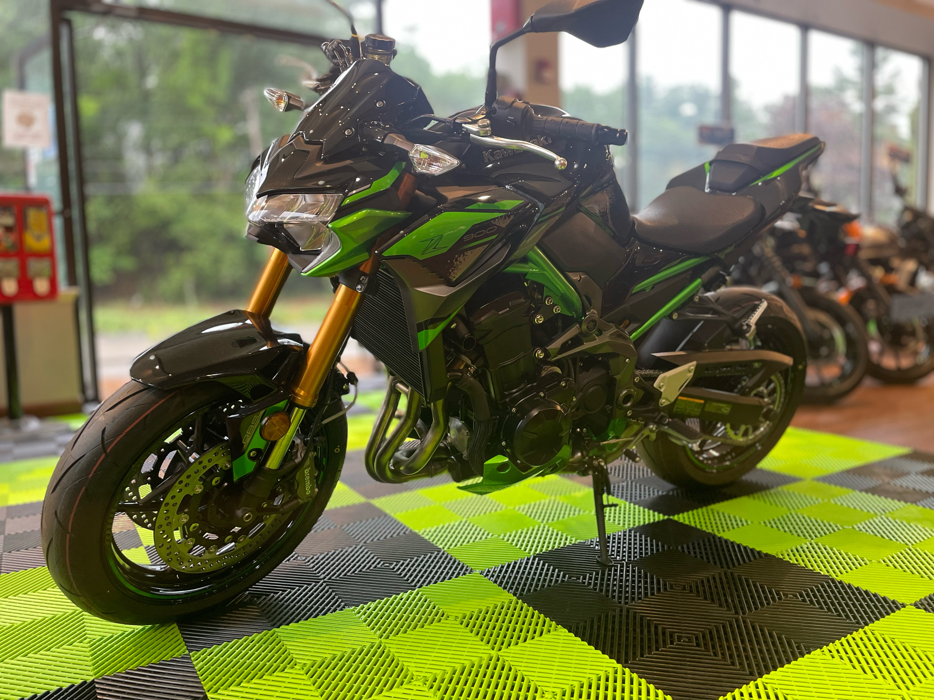 2024 Kawasaki Z900 SE ABS in Tyngsboro, Massachusetts - Photo 2