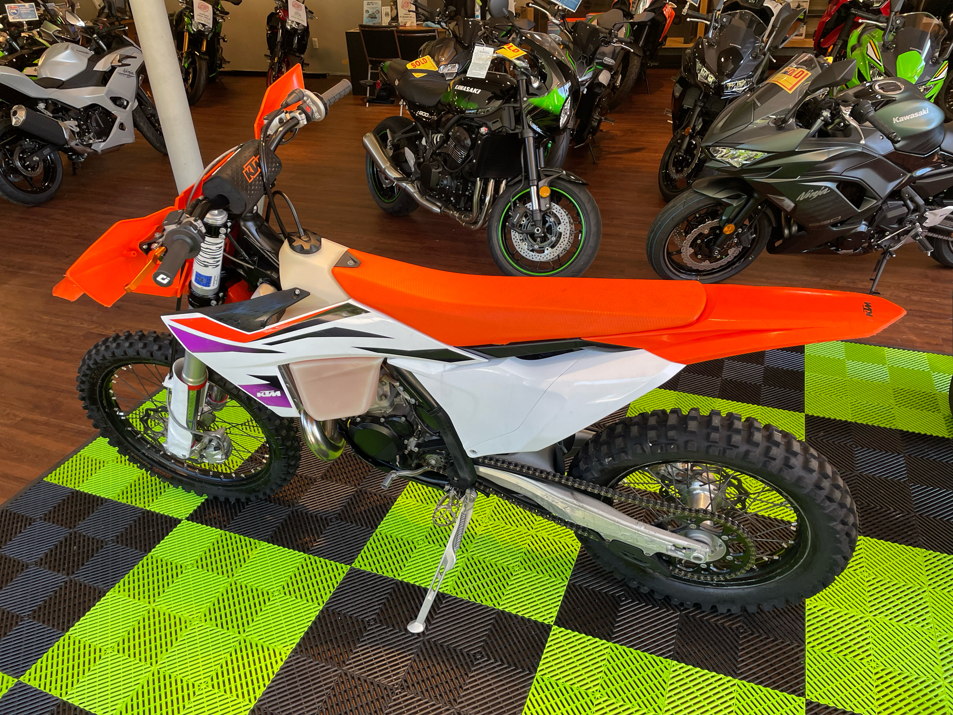 2024 KTM 300 XC in Tyngsboro, Massachusetts - Photo 9