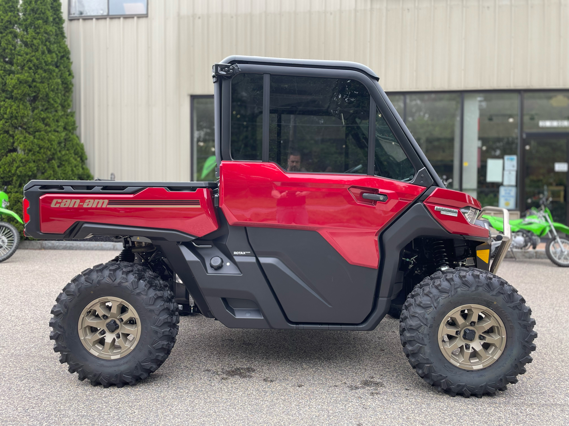 2025 Can-Am Defender Limited in Tyngsboro, Massachusetts - Photo 1