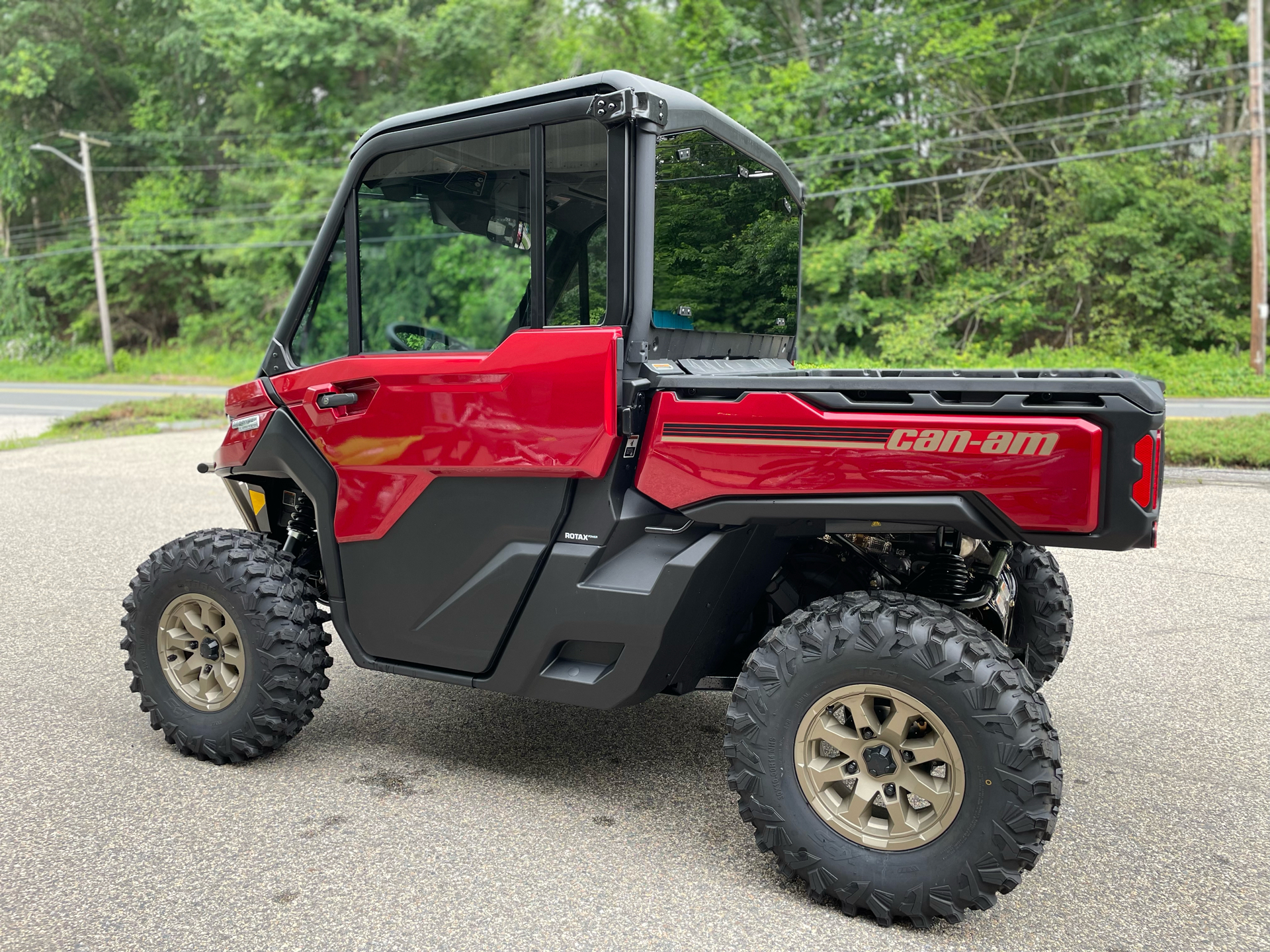 2025 Can-Am Defender Limited in Tyngsboro, Massachusetts - Photo 5