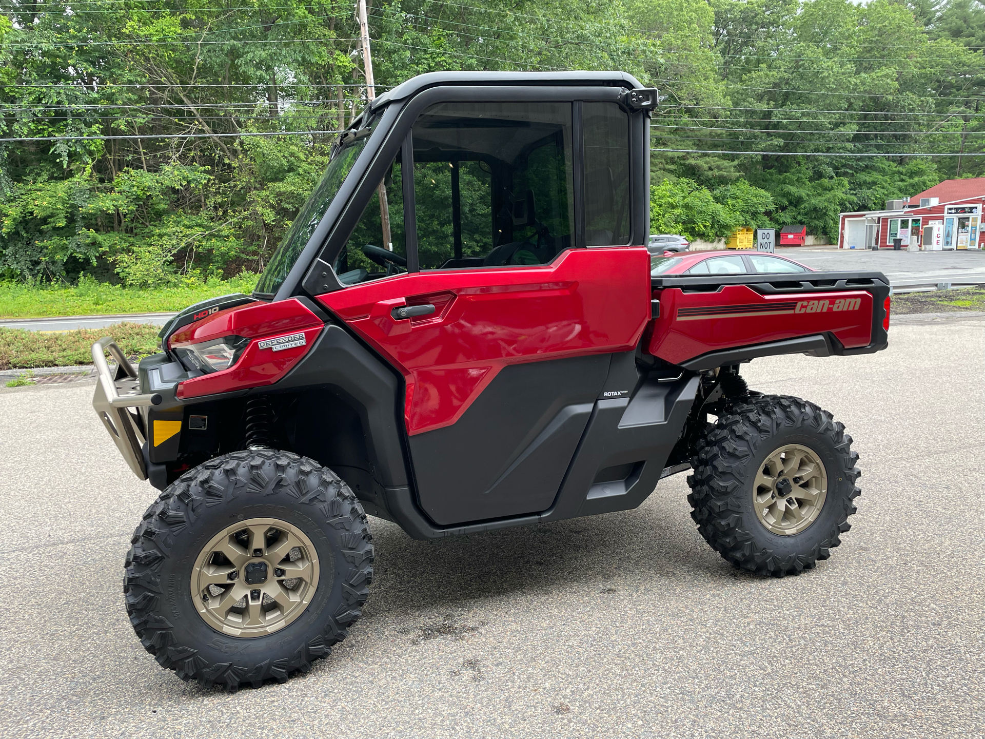 2025 Can-Am Defender Limited in Tyngsboro, Massachusetts - Photo 7