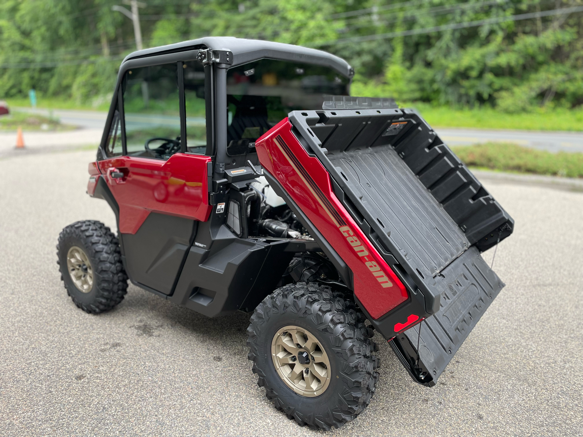 2025 Can-Am Defender Limited in Tyngsboro, Massachusetts - Photo 11