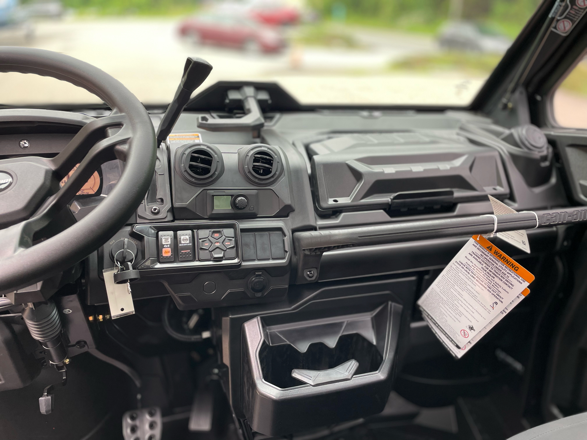 2025 Can-Am Defender Limited in Tyngsboro, Massachusetts - Photo 13