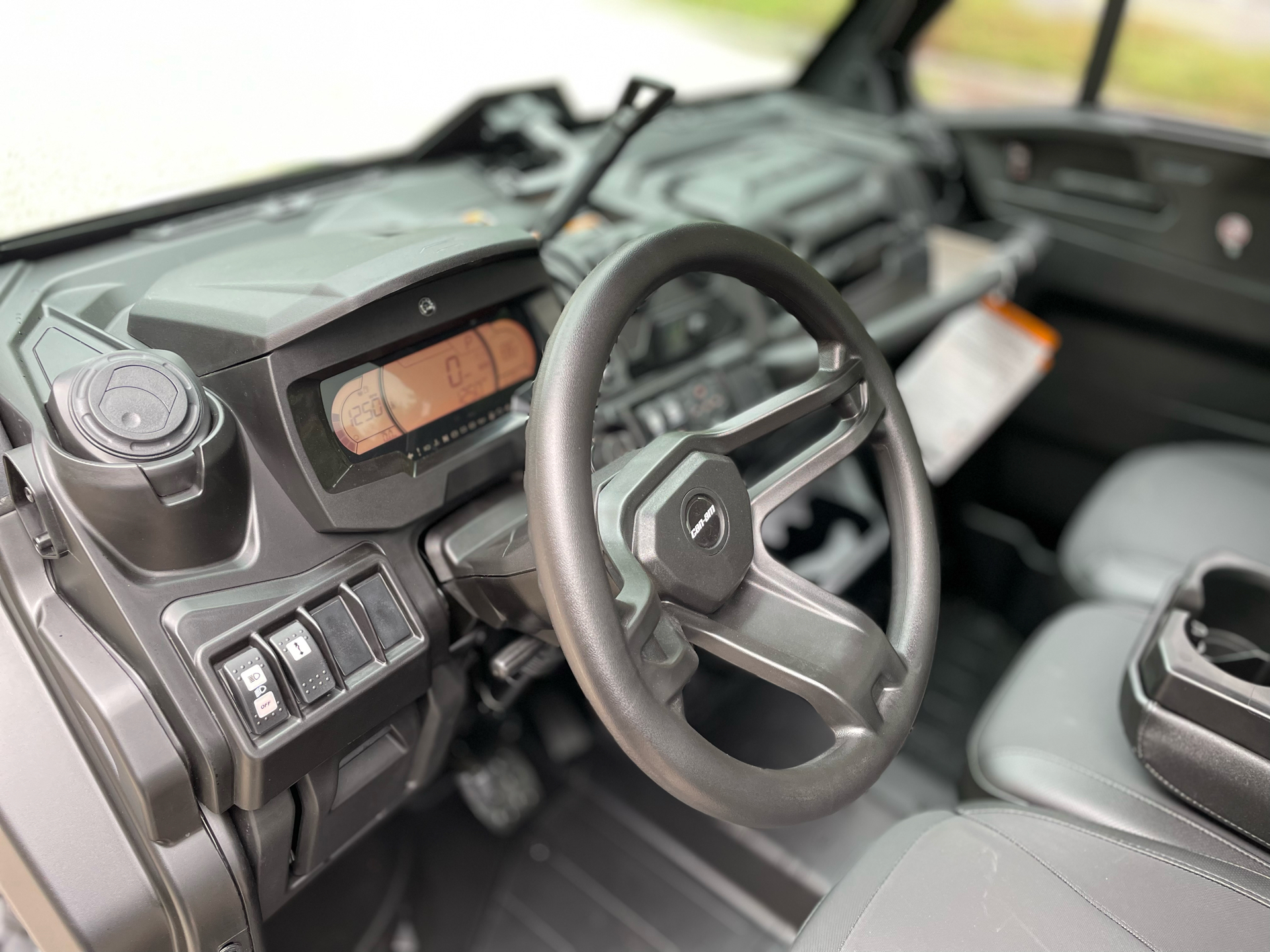 2025 Can-Am Defender Limited in Tyngsboro, Massachusetts - Photo 14