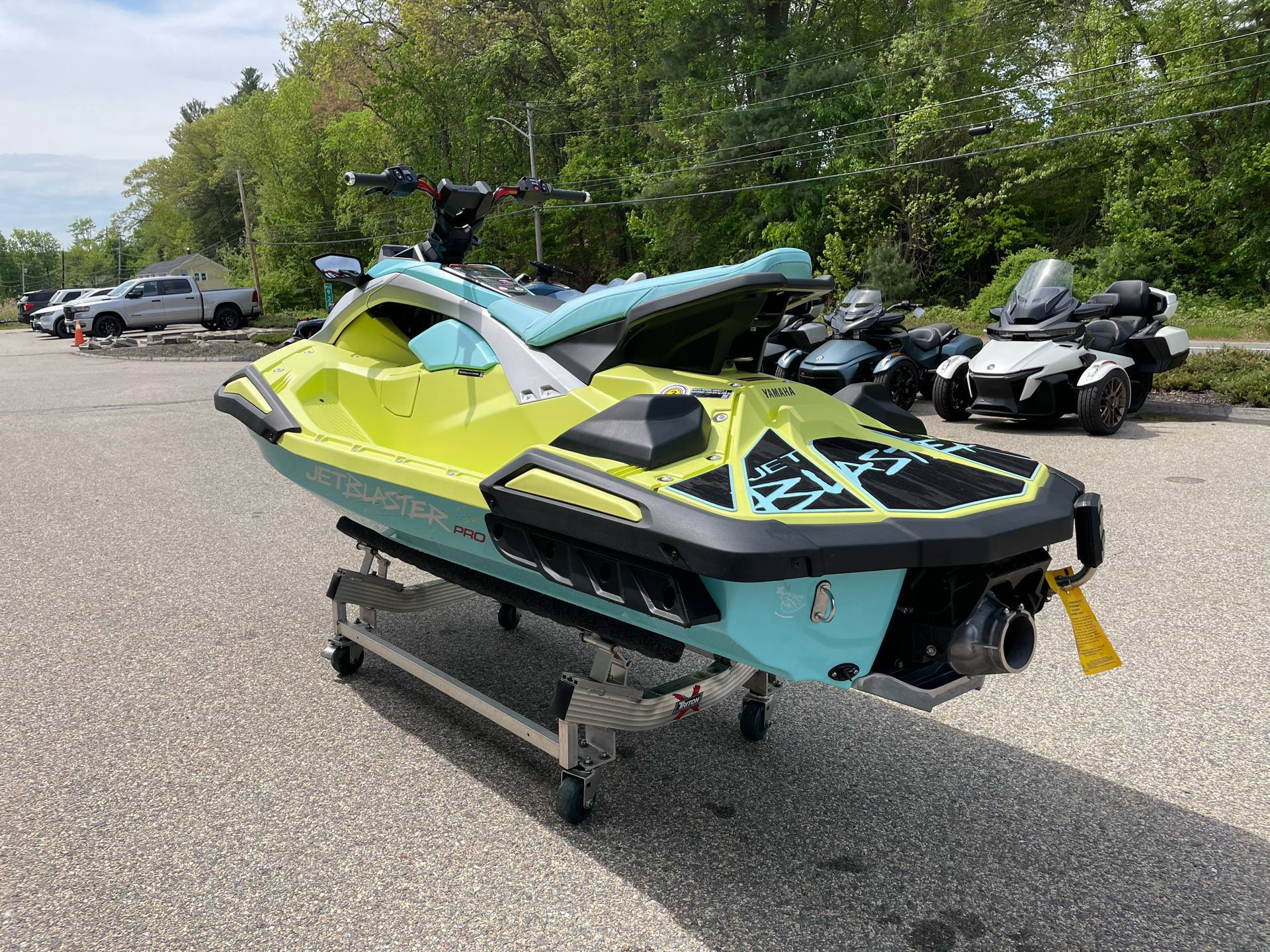 2025 Yamaha JetBlaster PRO 3-Up in Tyngsboro, Massachusetts - Photo 2