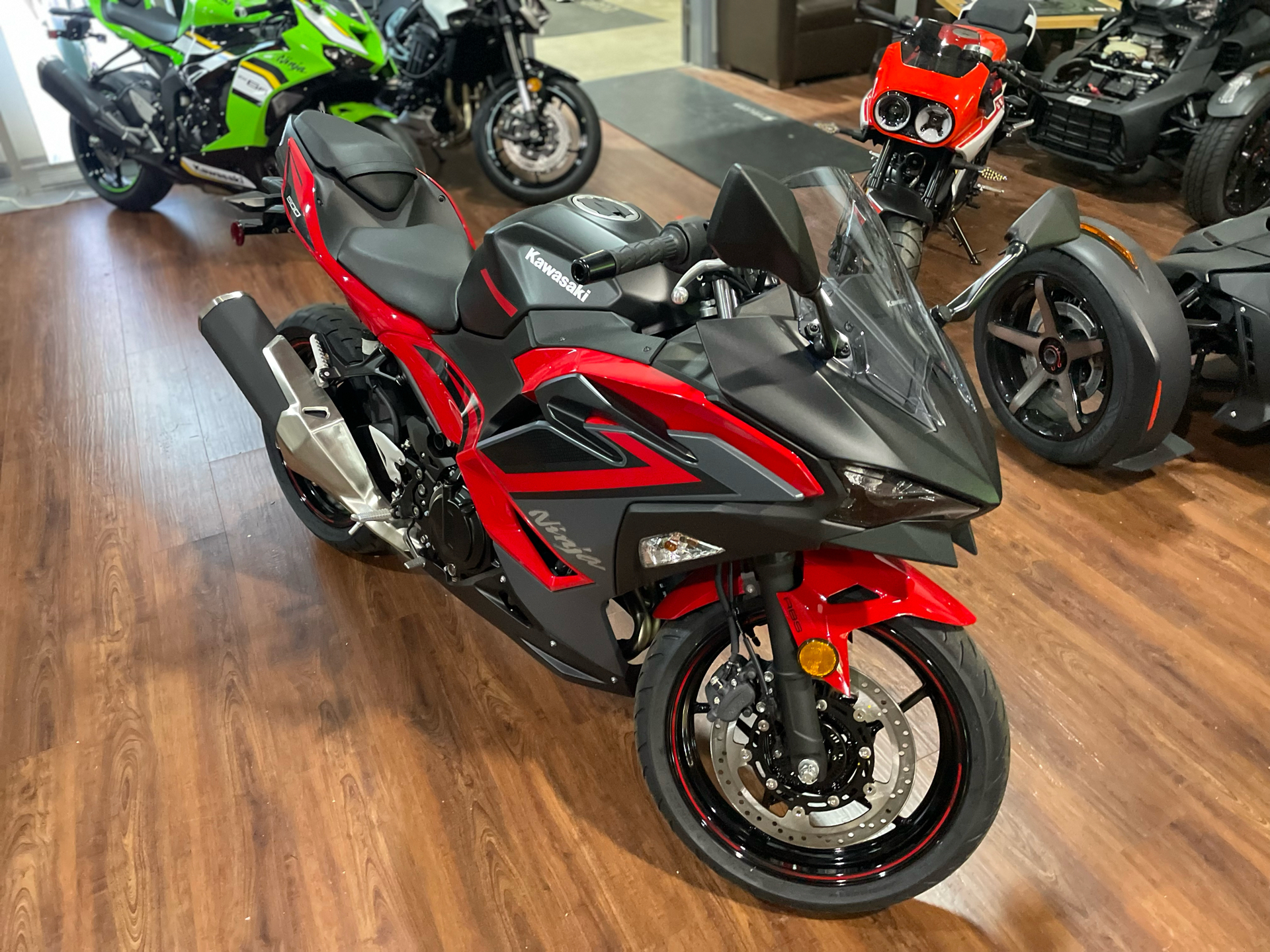 2025 Kawasaki Ninja 500 SE ABS in Tyngsboro, Massachusetts - Photo 11